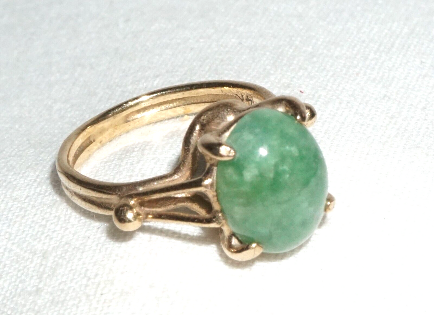 Vintage Chinese 14k Yellow Gold Ring Sz.4 set w. Green Jadeite Jade Cab (BrM)L3