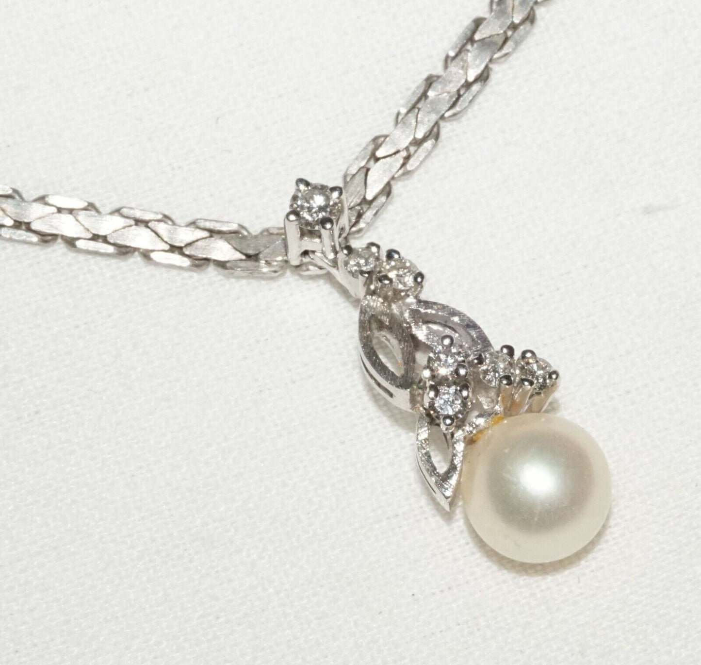 Vintage 18K White Gold Necklace & Pendant w. 7x Diamond & 1x Pearl Accents (YRa)