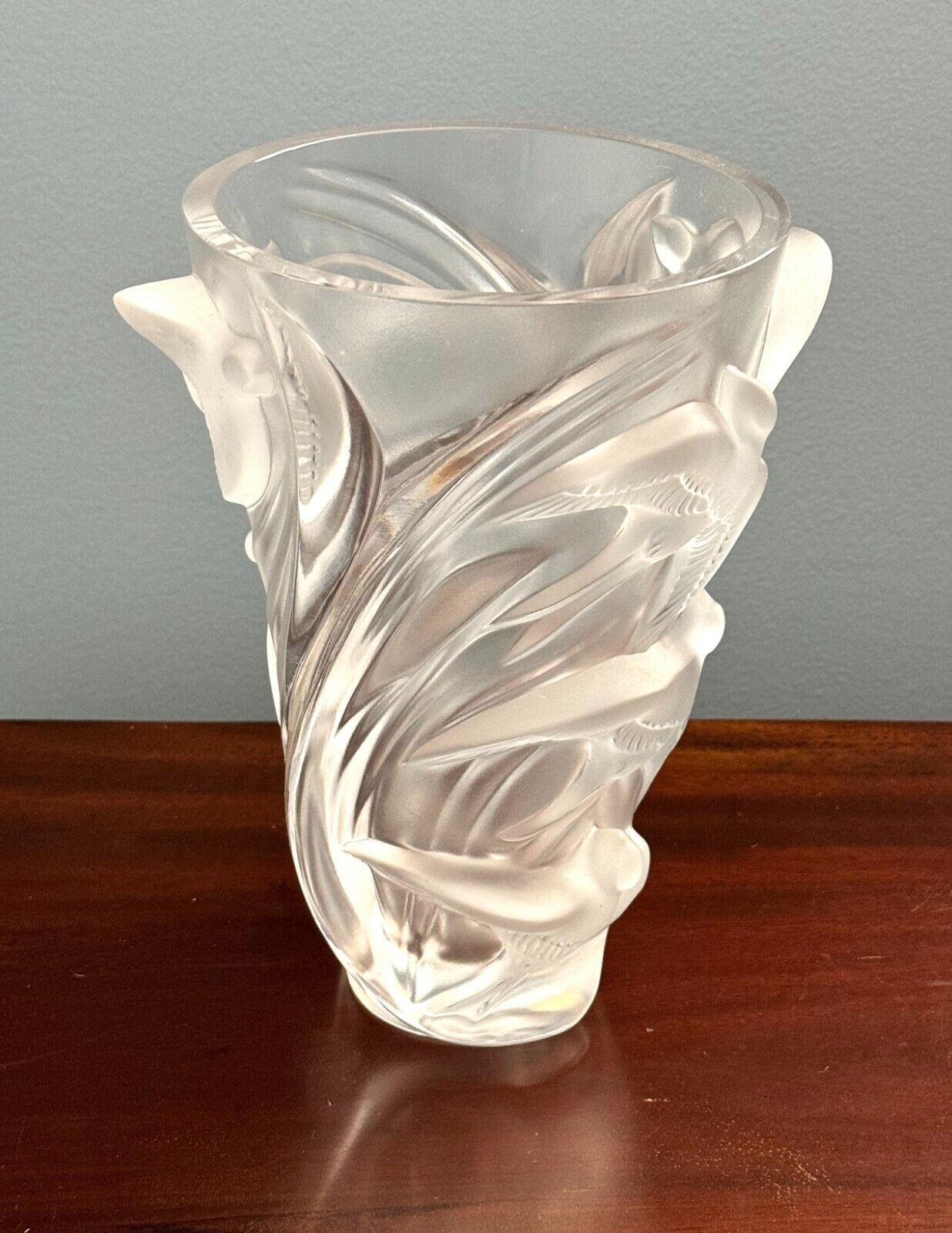 Vintage French Lalique Crystal "MARTINETS" Sparrow Vase (AHB)