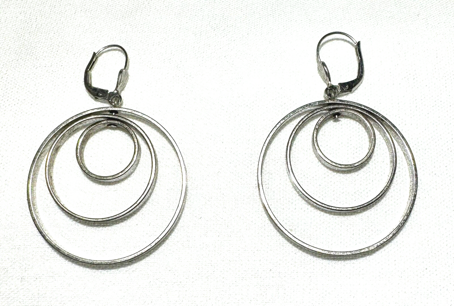 Vintage Modernist Unmarked Silver Graduated Hoop in Hoop Earrings (LoC)18