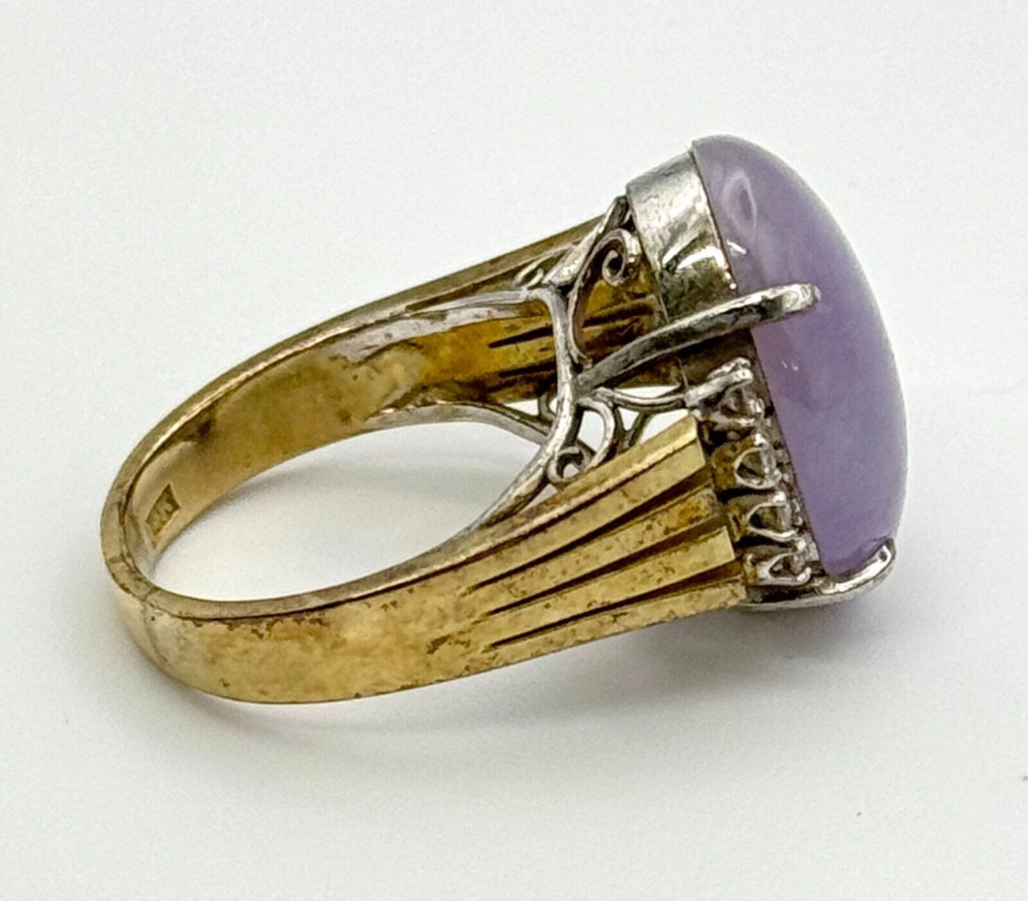 13k Multi-Toned Gold Ring Sz 6 w Lavender Jade & 8 Diamond Accents (MeC)