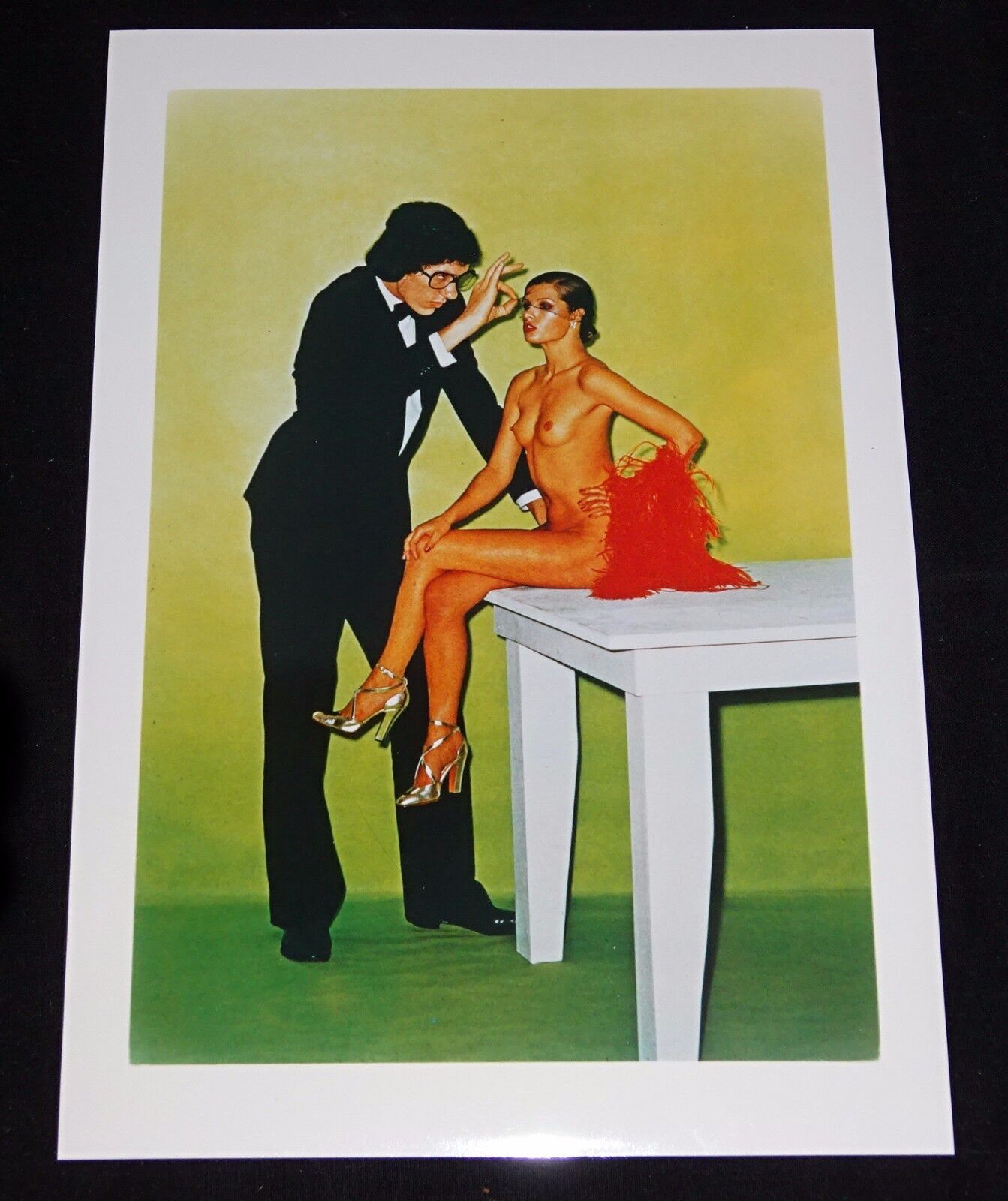 1974 German/ French Color Photo "Giant & Nude" by Helmut Newton SYGMA (Yir)