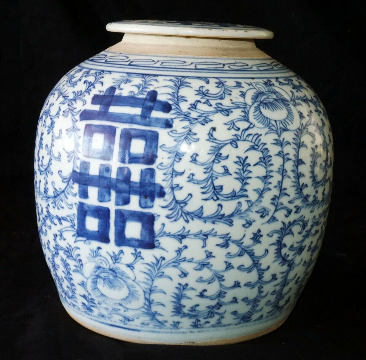 Antique Chinese Pottery Ginger Jar w. Cover & B&W Floral Motif (ScI) IC