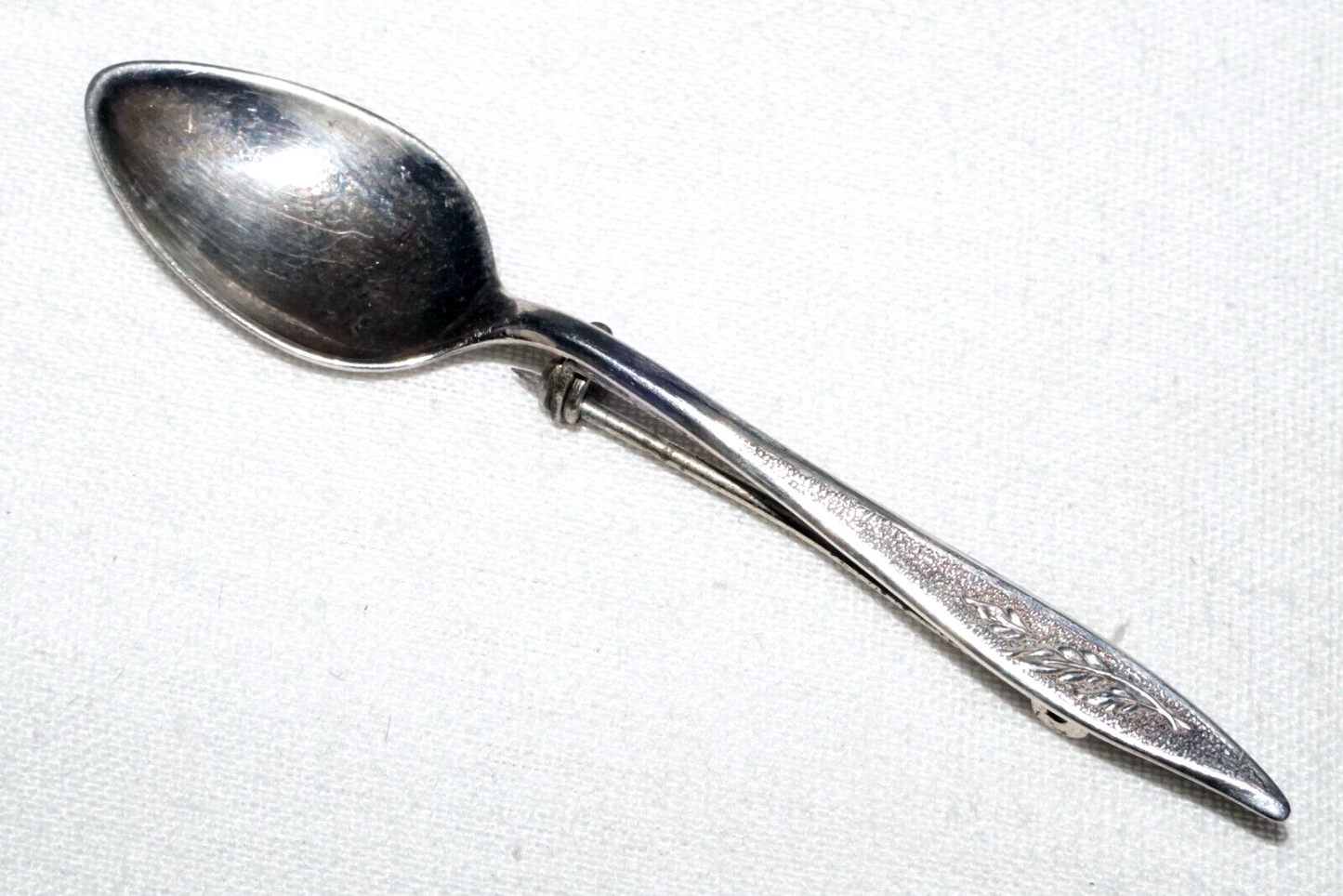 Vintage US Sterling Silver Mini Spoon set as a Brooch Pin (PiC)