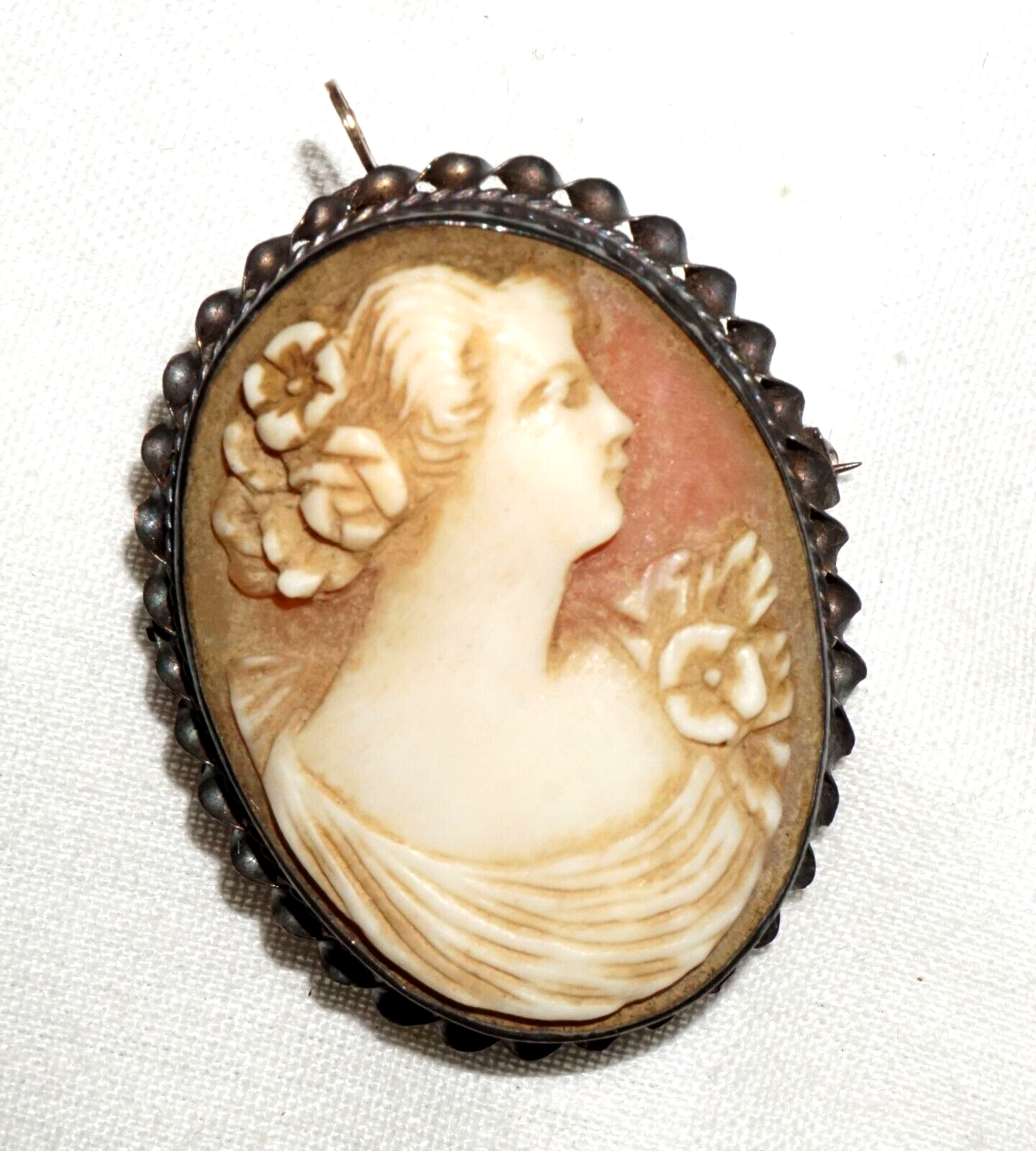 Vintage 10k Gold Brooch set w. Shell Cameo Beautiful Woman Motif (JoD)