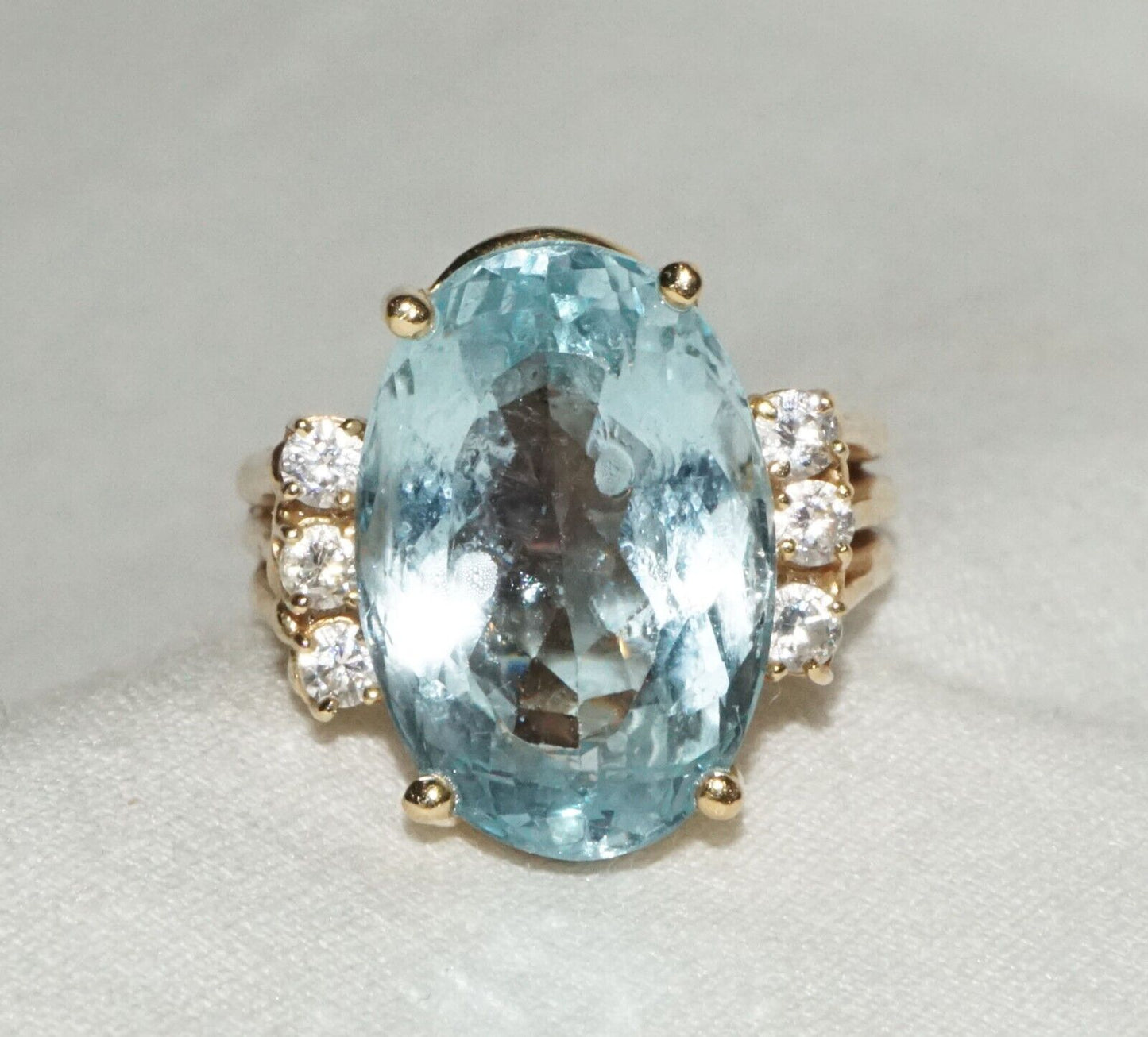 Vintage 14k Yellow Gold Ring Sz.7.5 1x Blue Topaz & 6x Cubic Zirconia (GoB) #13a