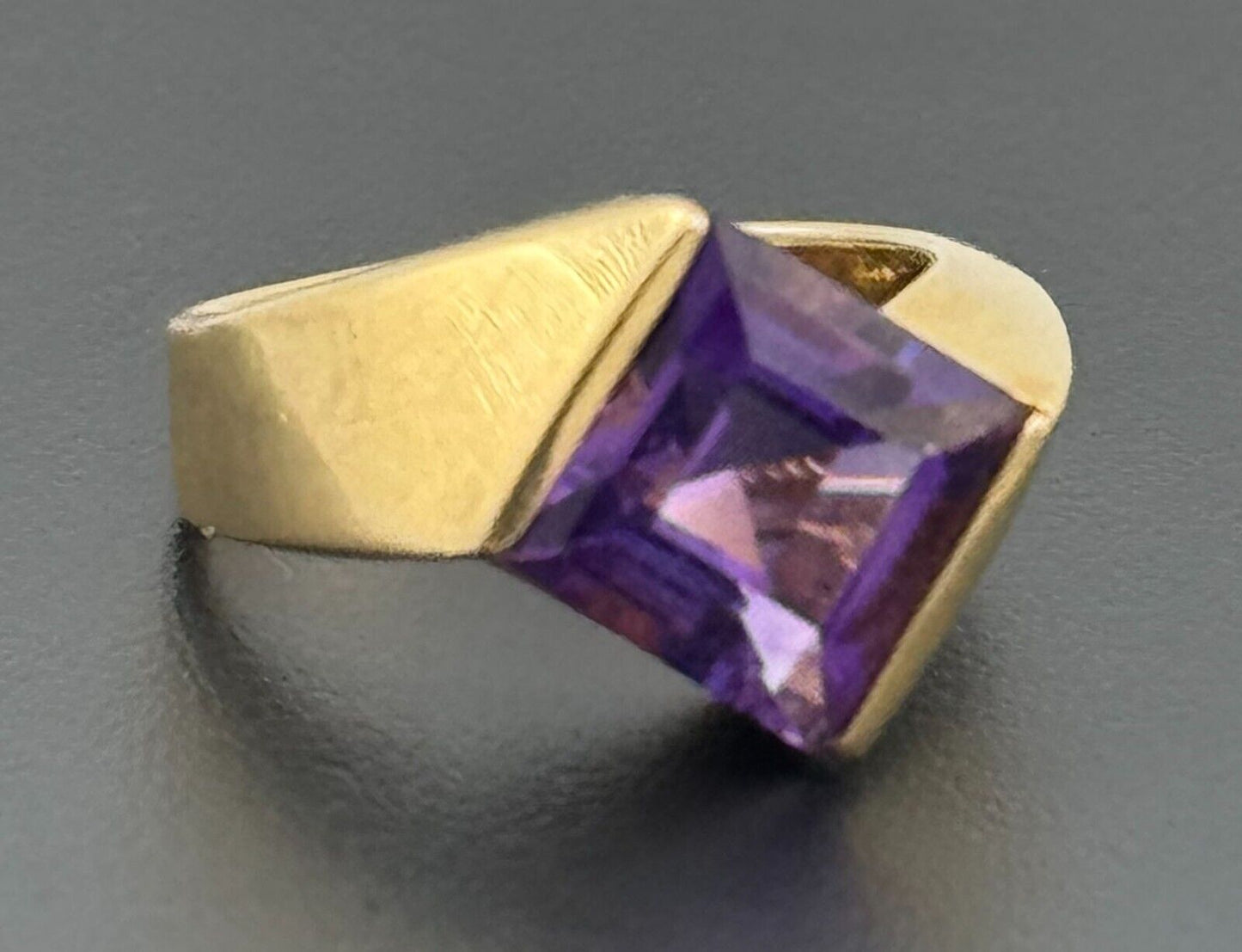 Vintage 14k Y Gold Ring Sz. 6 w Princess Cut Amethyst, Modernist Design (McC)