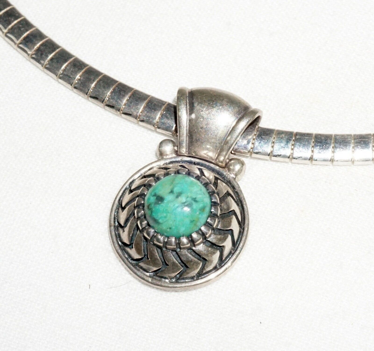 Vintage Sterling Silver Choker necklace w. Silver & Turquoise set Pendant (---)