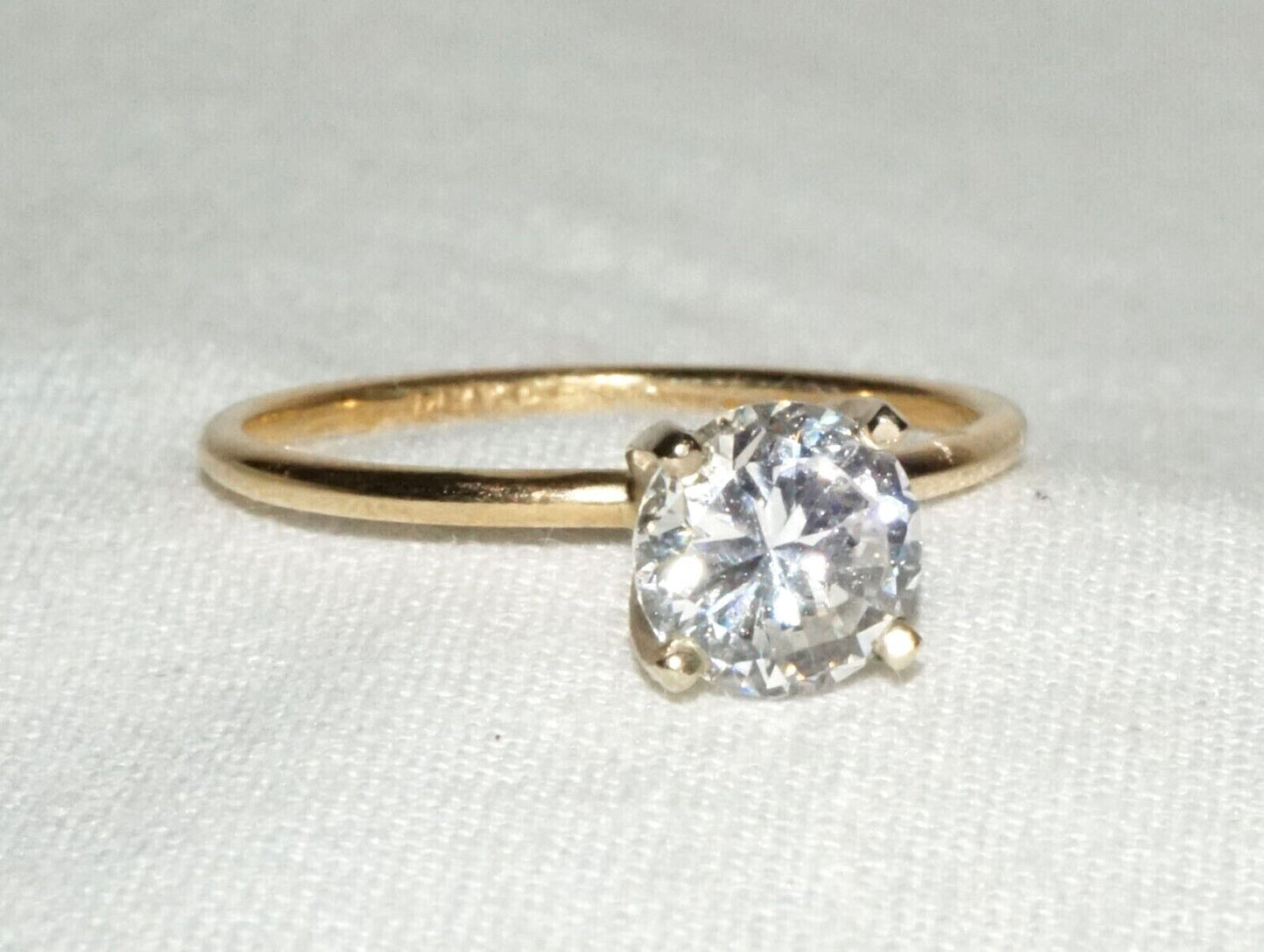 Vintage 14k Yellow Gold Engagement Ring Sz.7 w. 1ct. Cubic Zirconia Accent (YRa)