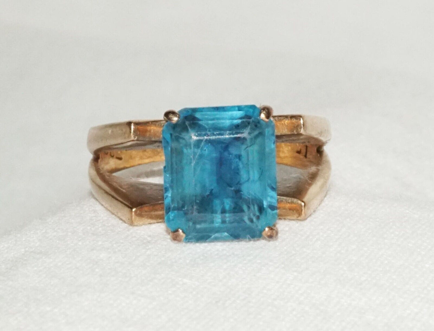 Vintage 14k Yellow Gold Ring Sz.7 set w. 1x Blue Topaz Accent (GoB) #13d