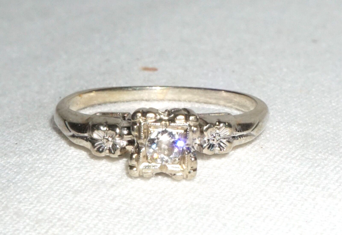 Vintage 14k White Gold Engagement Ring Sz.5.25 w. 1x Diamond Accent (BrM)L3