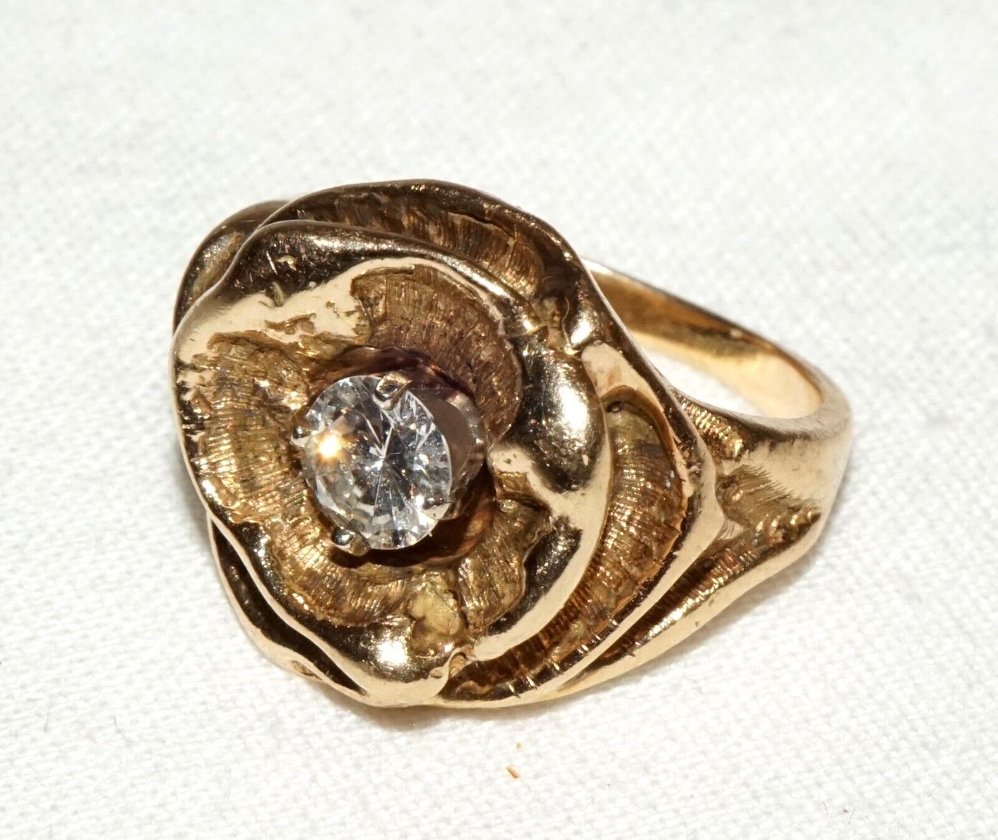 Vintage 14k Yellow Gold Rose Motif Ring Sz.5 w. 1x Diamond 1/2 ct. (KoM)