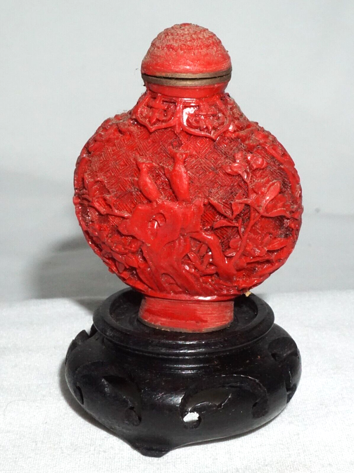 Vtg Chinese Cinnabar Style Snuff Bottle w Floral & Bird Motif Reign (LLA) IC