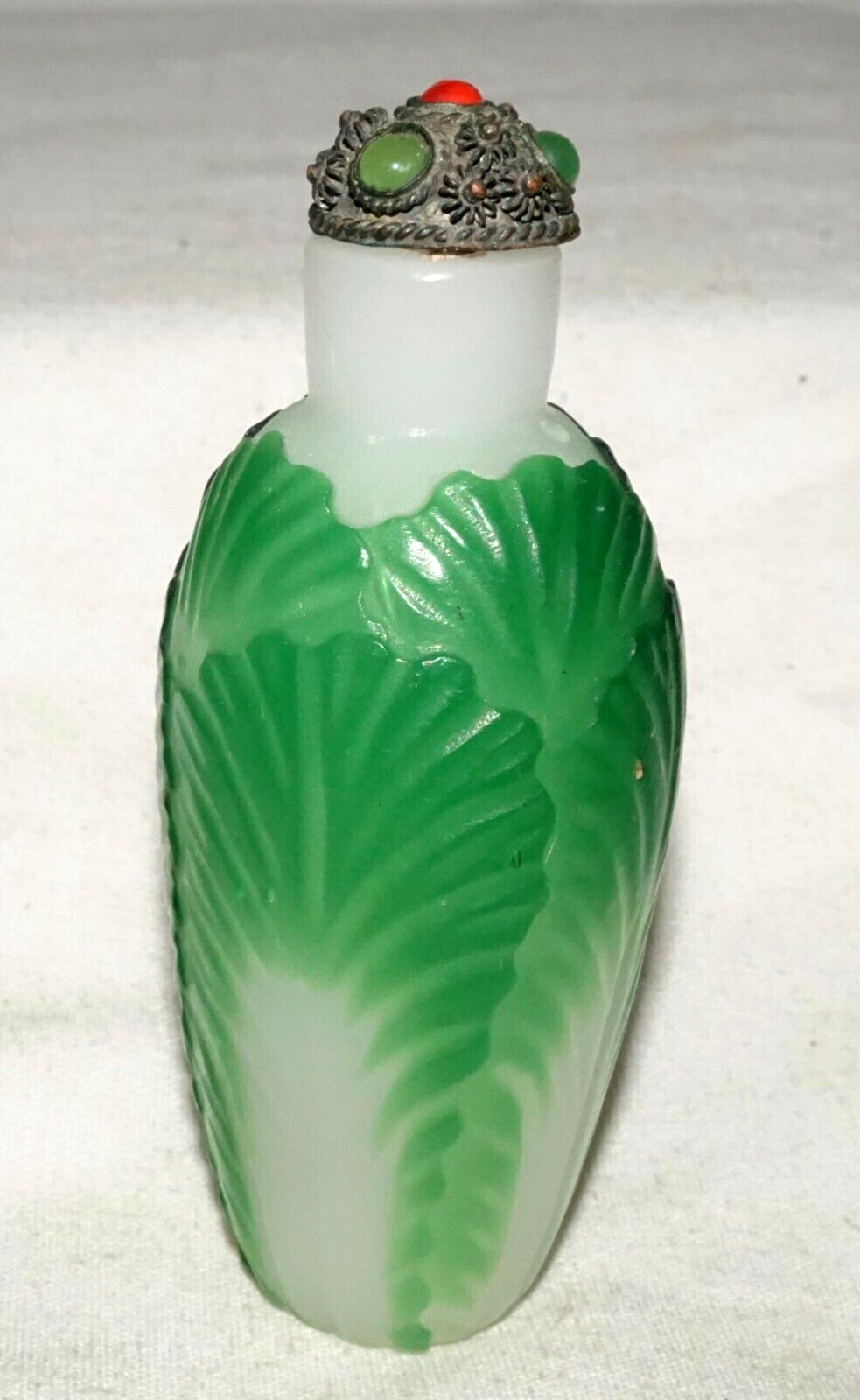 Vintage Chinese Green on White Overlay Glass Snuff Bottle w. Cabbage Motif (FeH)