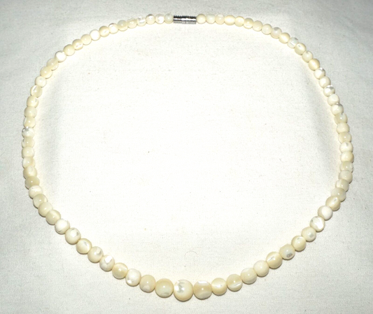 Vintage Mother of Pearl Graduated Bead Necklace w. Screw Clasp (LeS)L24