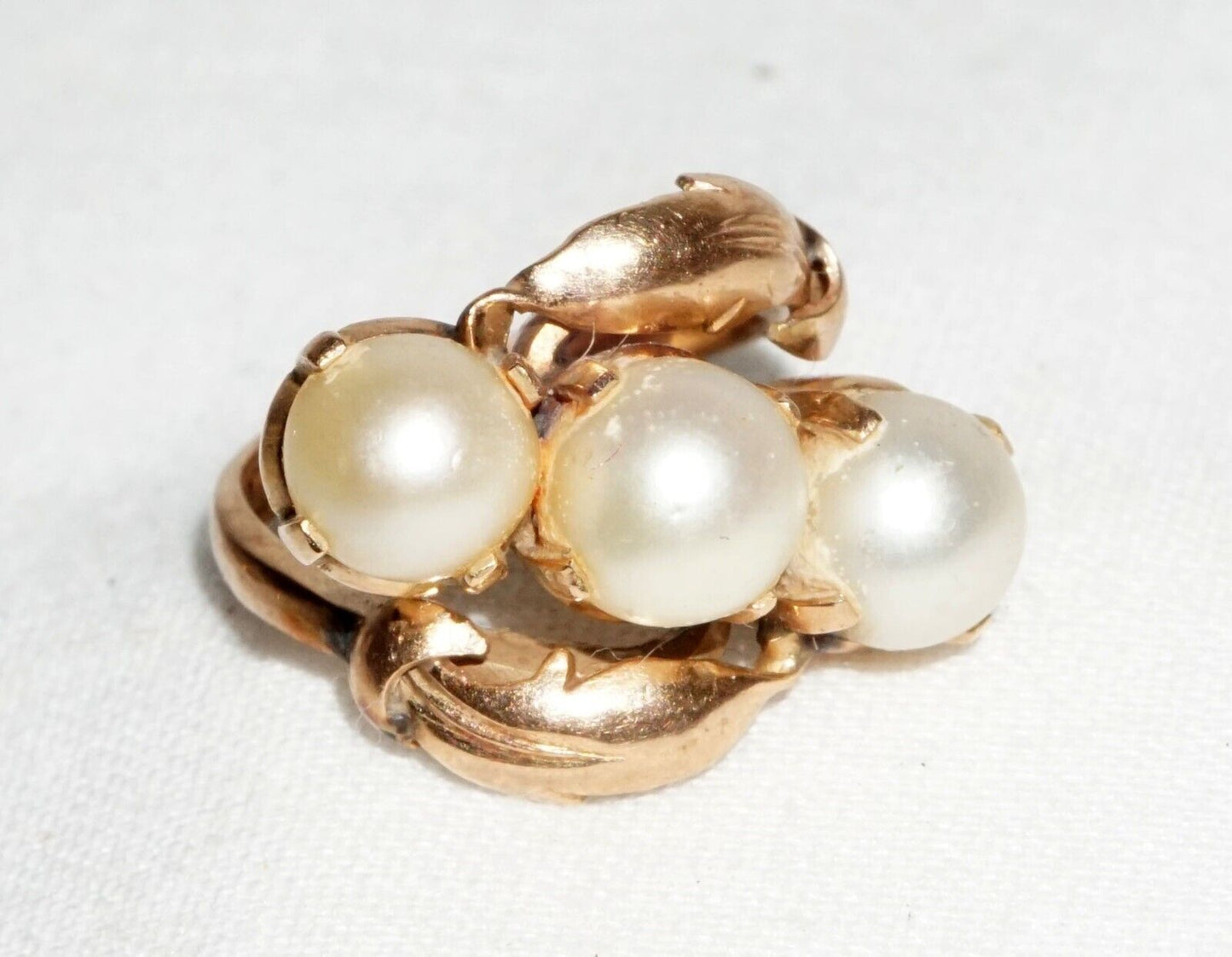 Vintage 14k Yellow Gold Leaf Motif Ring Sz.3.5 set w. 3x Pearl Accents (---)