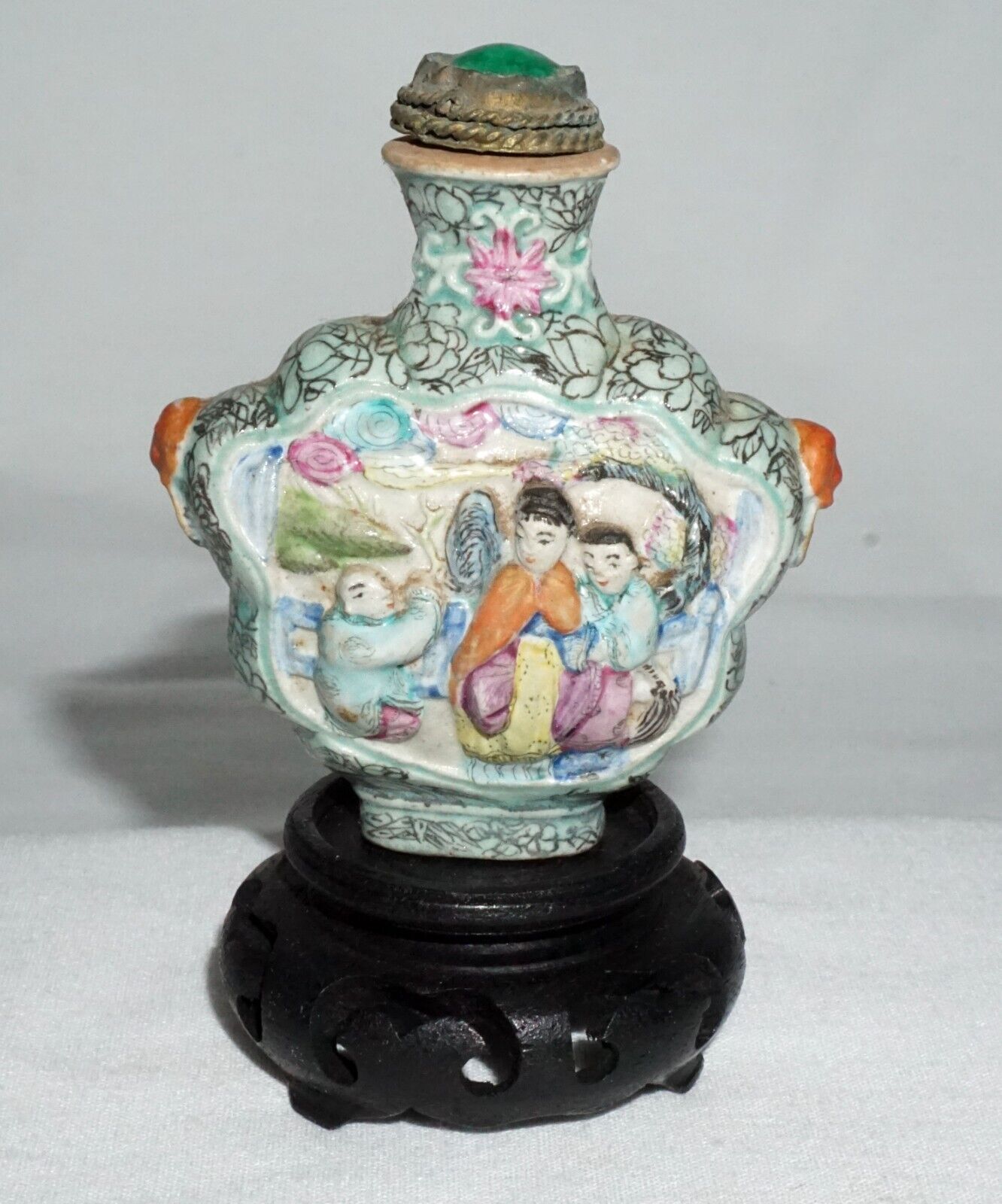 Antique Chinese Relief Snuff Bottle w. Figures Garden Motif Qianlong (LLA) IC