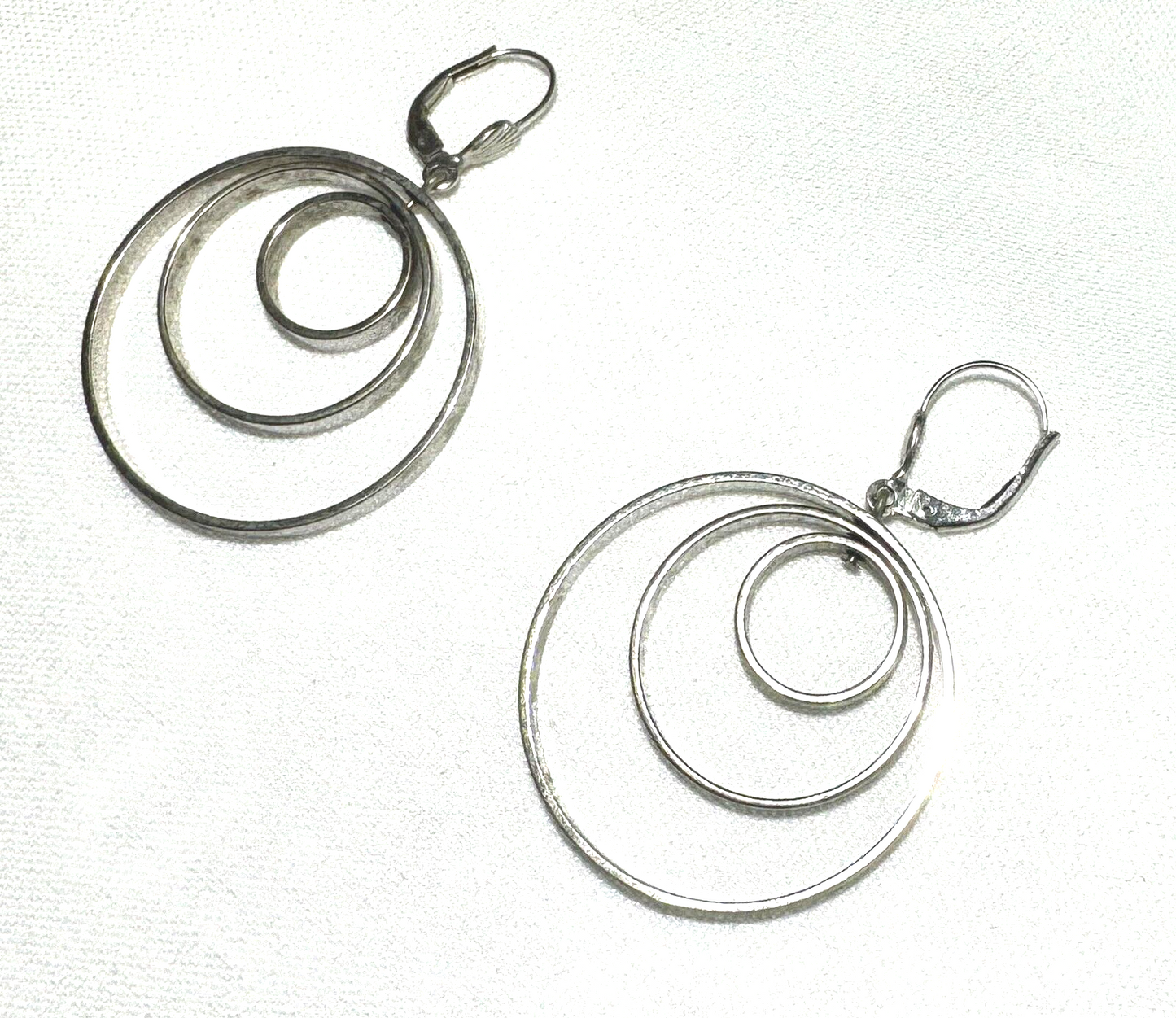 Vintage Modernist Unmarked Silver Graduated Hoop in Hoop Earrings (LoC)18