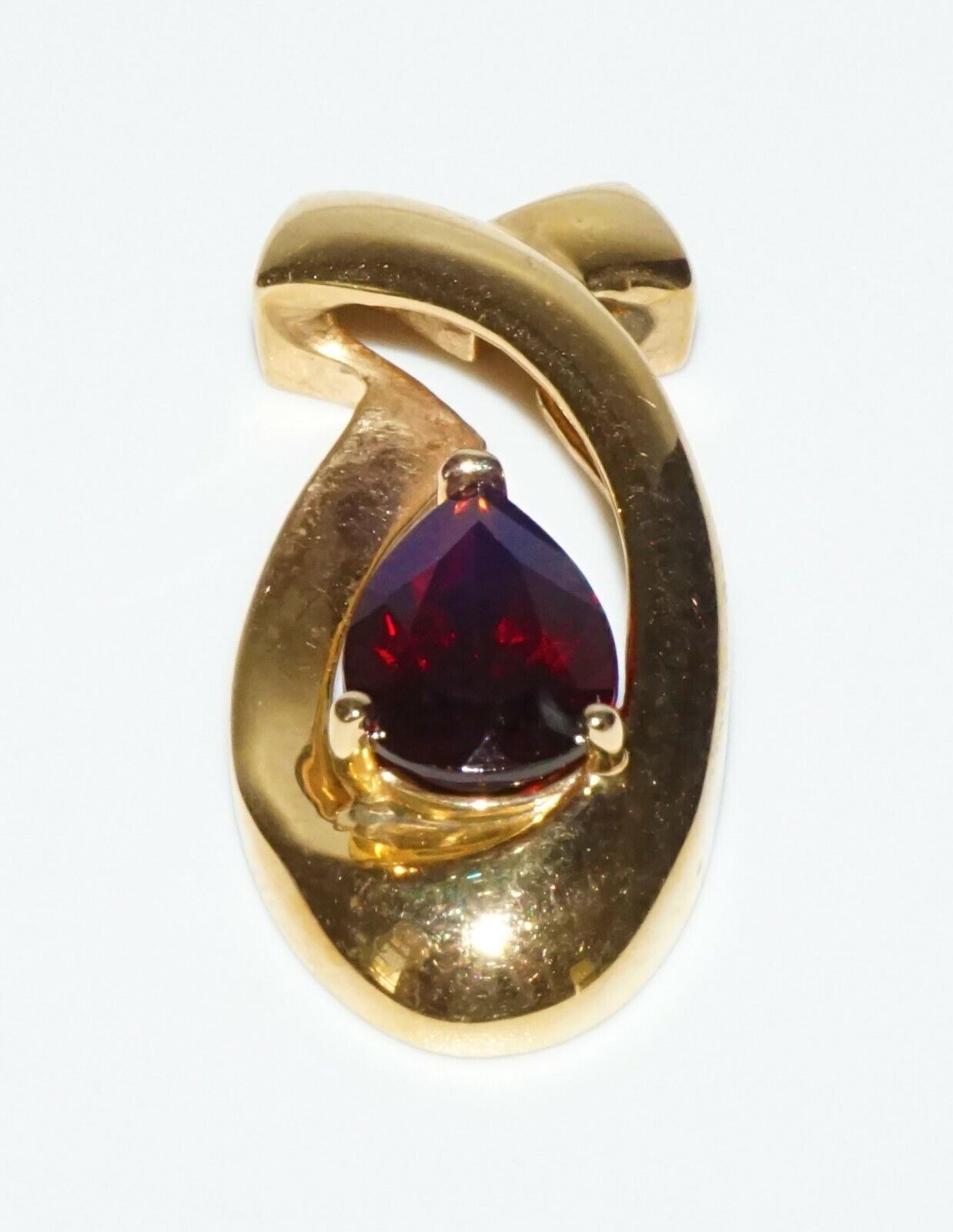 Vintage 14k Yellow Gold Pendant w. 1x Dark Red Pear Shaped Garnet (SaR)#308