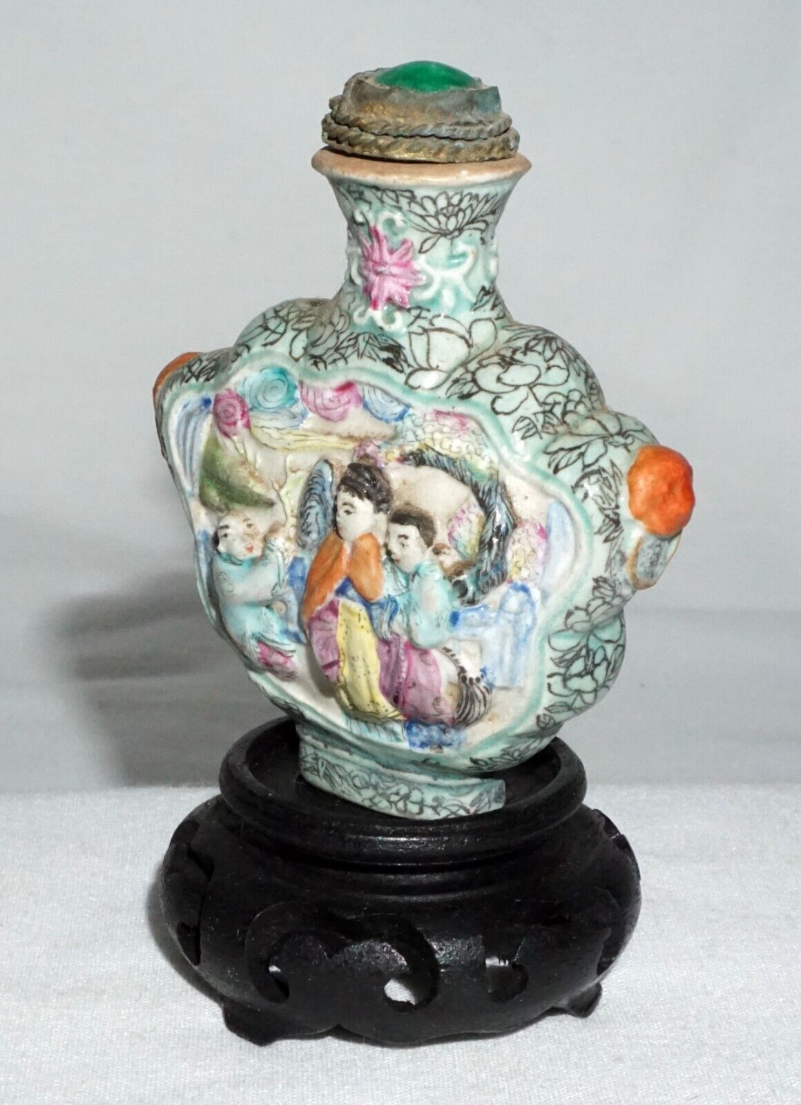 Antique Chinese Relief Snuff Bottle w. Figures Garden Motif Qianlong (LLA) IC