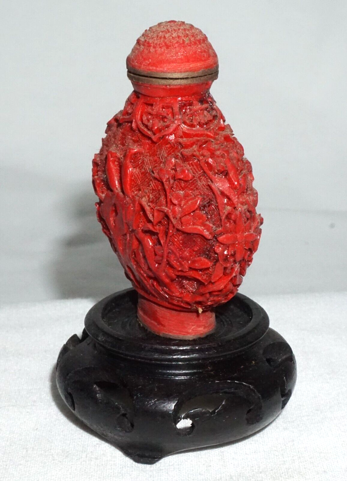 Vtg Chinese Cinnabar Style Snuff Bottle w Floral & Bird Motif Reign (LLA) IC