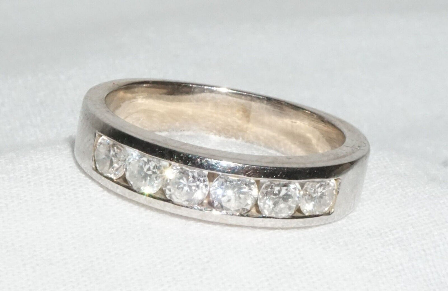 Vintage 14k White Gold Ring Band Sz. 8.5 set w. 6x Diamond Accents (SaR)