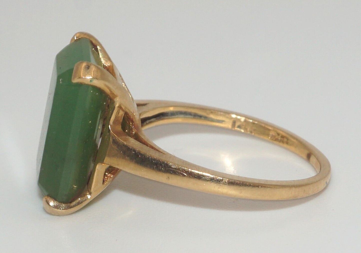 14k Yellow Gold Minimalist Ring Sz. 5 1/2 w Jadeite (LeD)