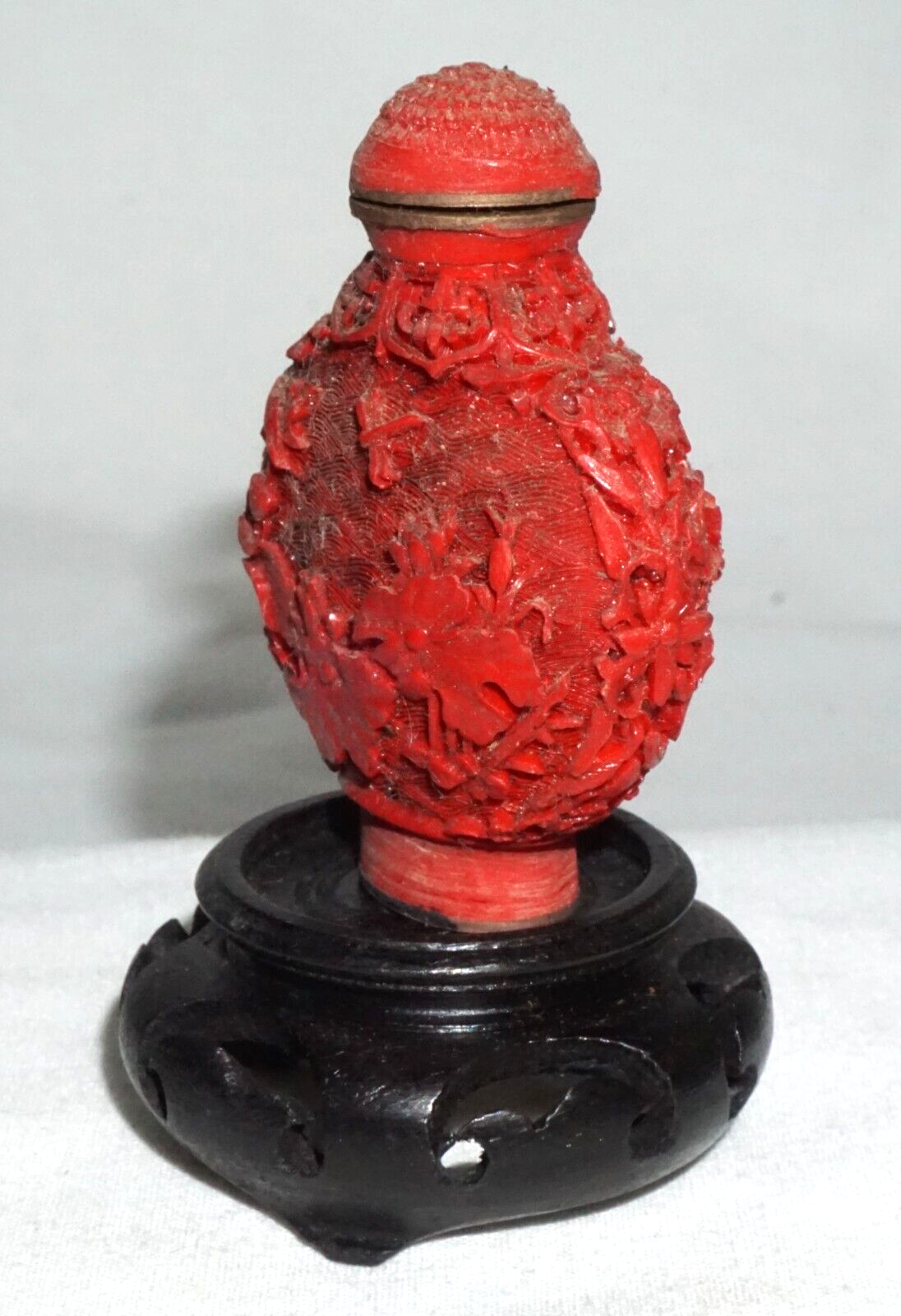 Vtg Chinese Cinnabar Style Snuff Bottle w Floral & Bird Motif Reign (LLA) IC