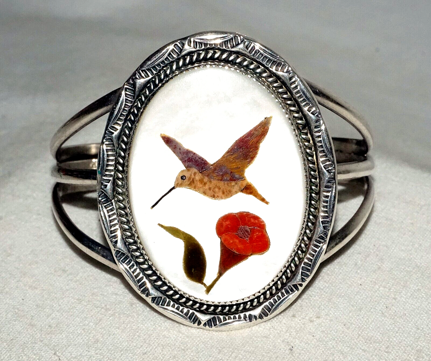 Vintage SW US Silver Cuff Bracelet w MoP & Humming Bird Stone Inlay Motif (BeM)