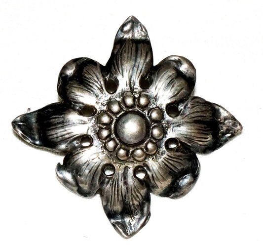 Antique Unmarked Silver Flower Motif Brooch Pin (ShI)
