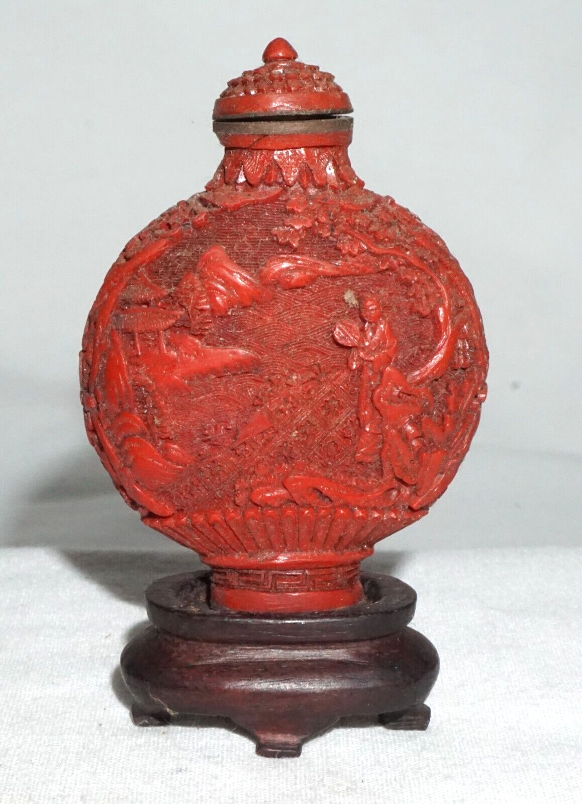 Vtg Chinese Cinnabar Style Snuff Bottle w Molded Figure Motif Reign (LLA) IC