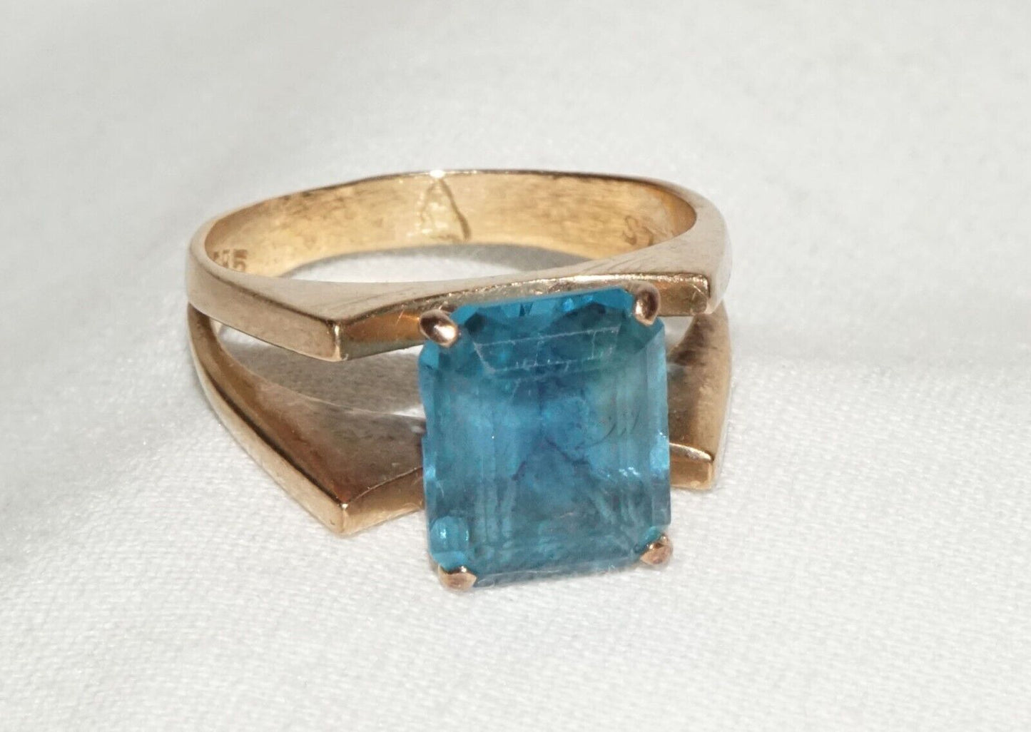 Vintage 14k Yellow Gold Ring Sz.7 set w. 1x Blue Topaz Accent (GoB) #13d