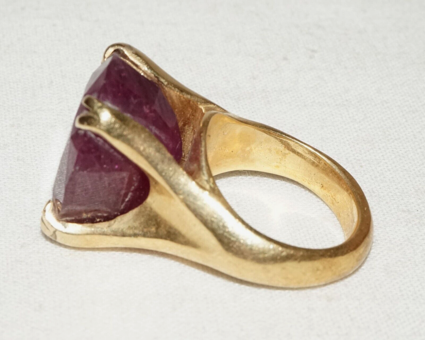 Vintage 14k Yellow Gold Ring Sz.6.75 w. 1x Large Ruby approx. 28ct. (LeS)L22