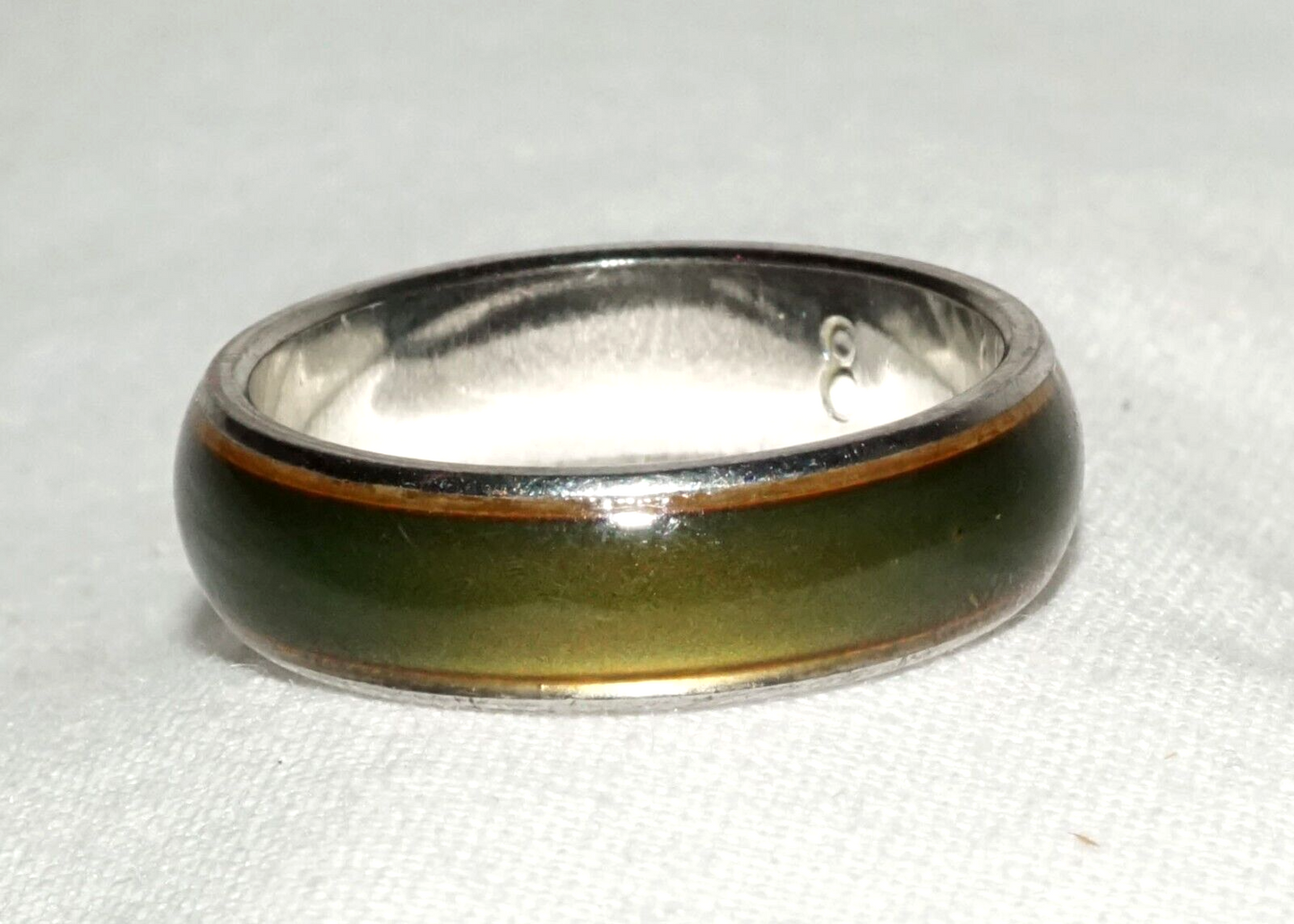 Vintage Unmarked Silver & Dark Green Enamel Ring Band Sz.8.5 (KoS) L17