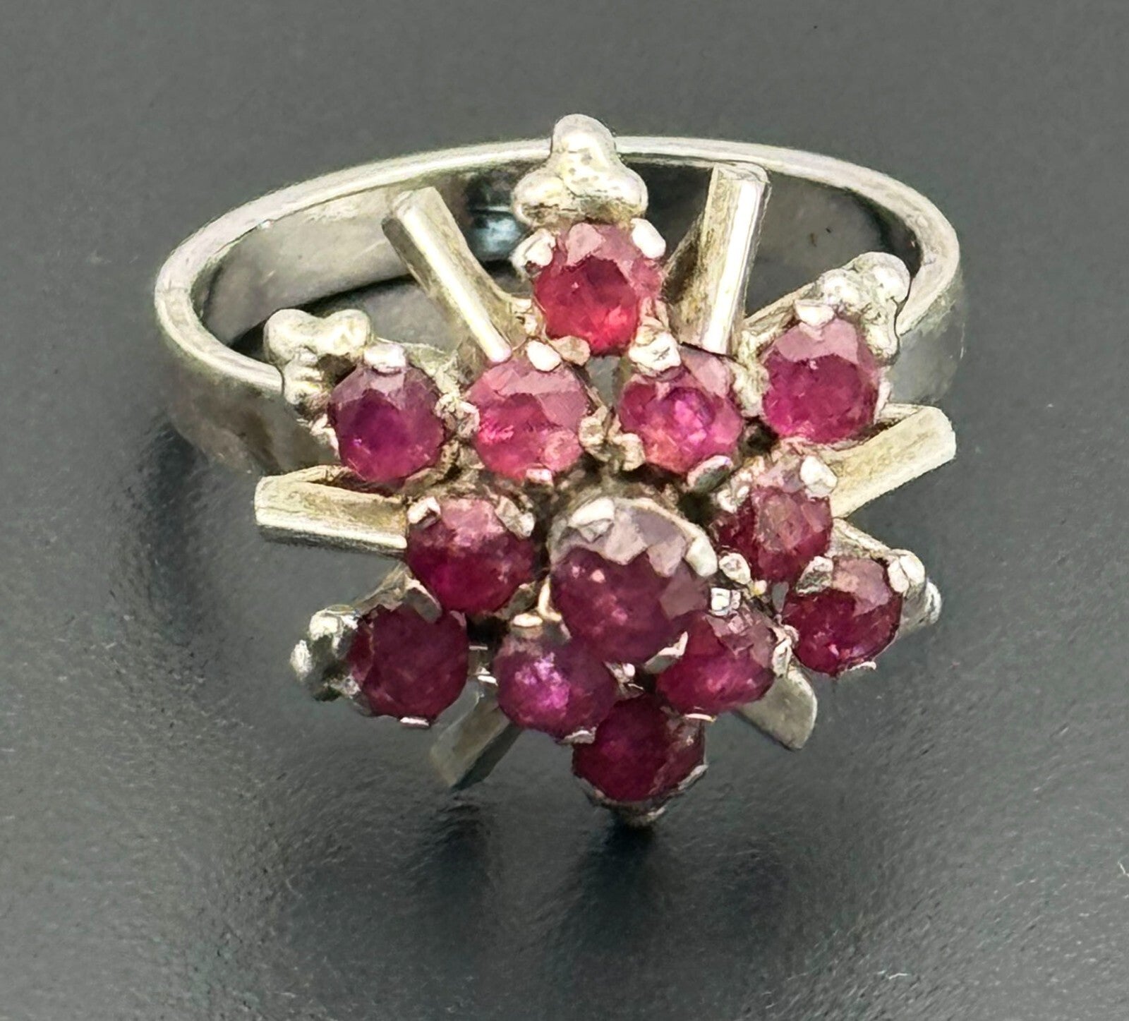 Vintage 14k White Gold Ring w Prong Set Ruby Starburst  Sz. 6 (NeW)