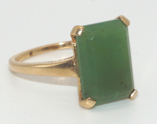 14k Yellow Gold Minimalist Ring Sz. 5 1/2 w Jadeite  (LeD)