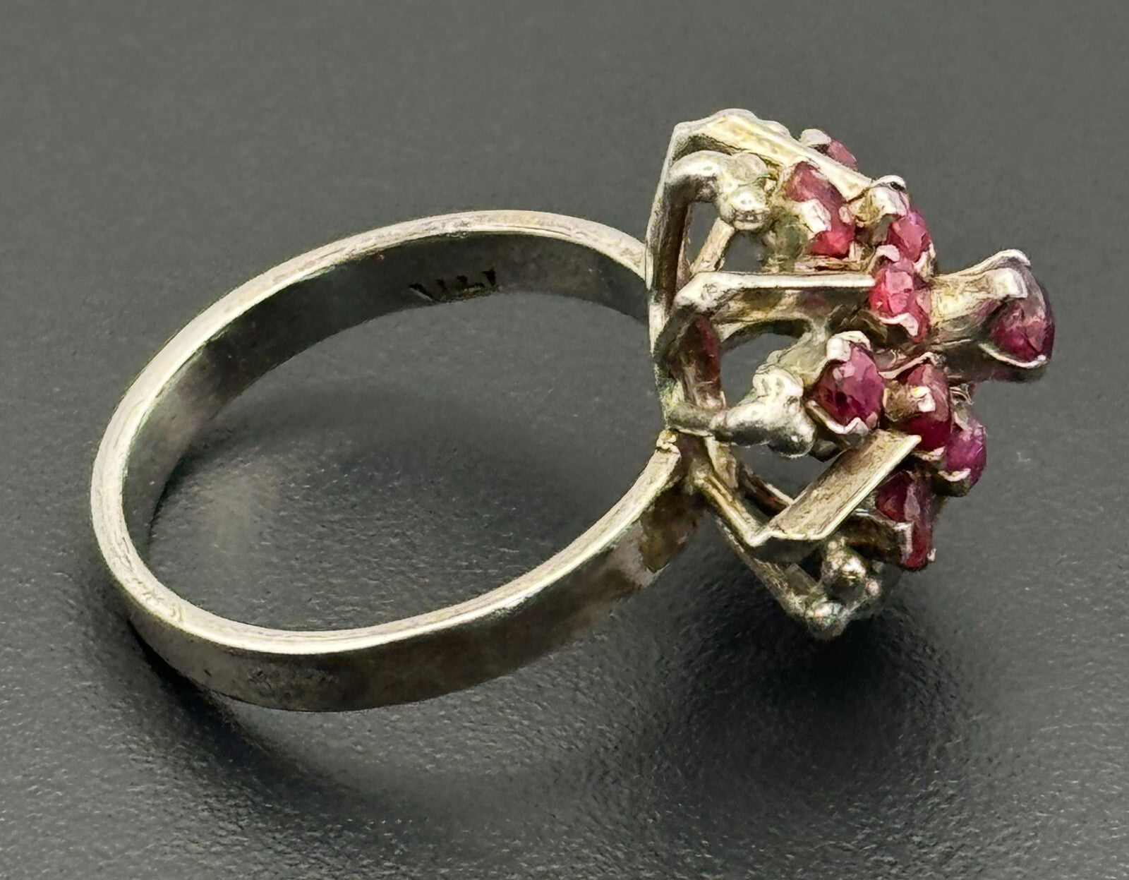 Vintage 14k White Gold Ring w Prong Set Ruby Starburst  Sz. 6 (NeW)