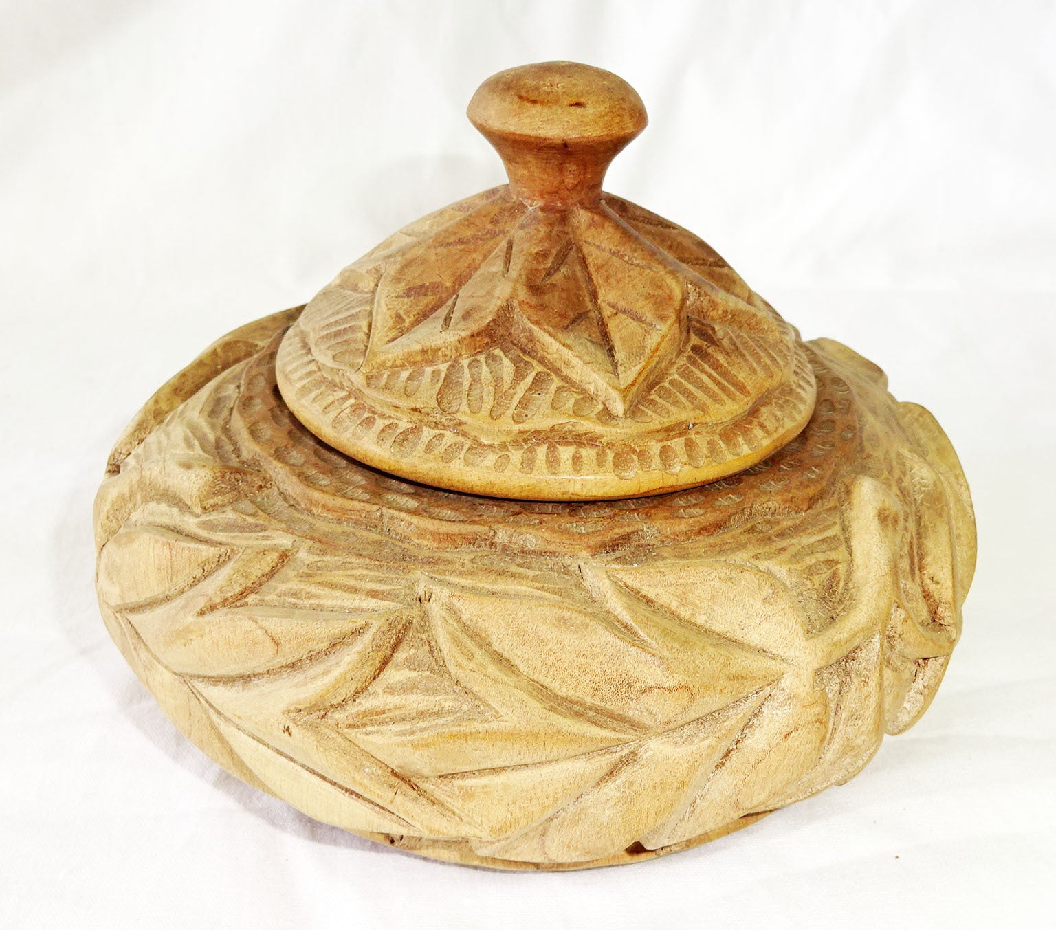 1980s Haitian Wooden Box w Relief Carved Leaf Motif signed Bossant  (Stea)
