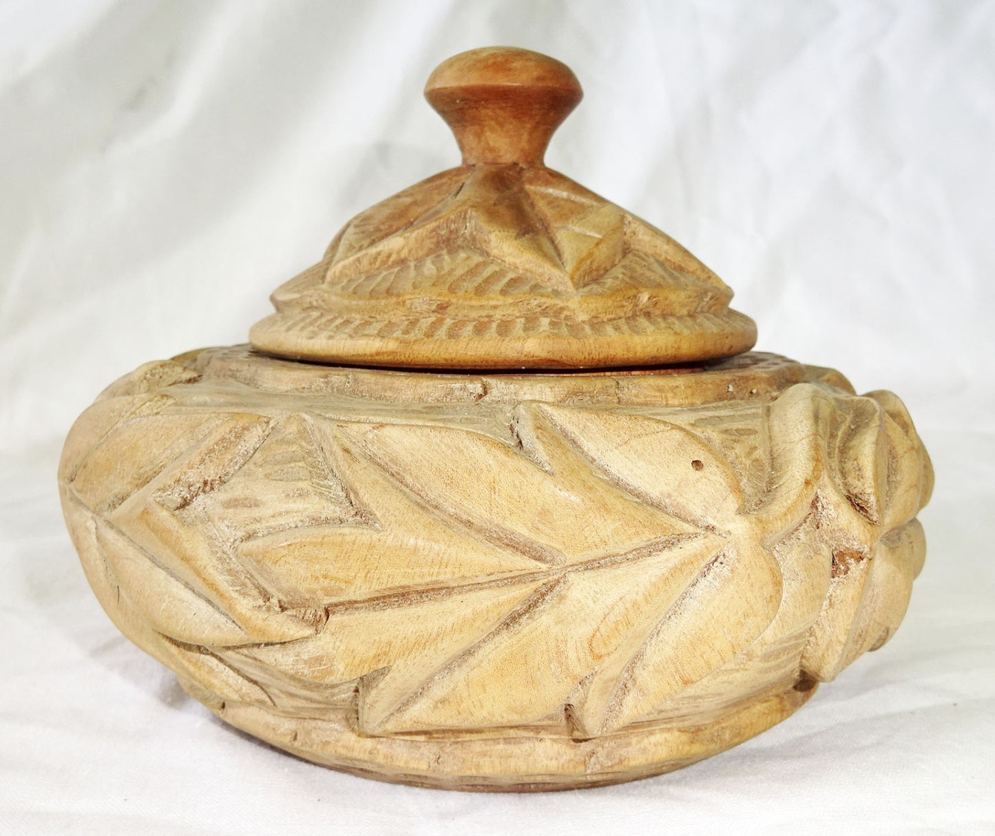 1980s Haitian Wooden Box w Relief Carved Leaf Motif signed Bossant  (Stea)
