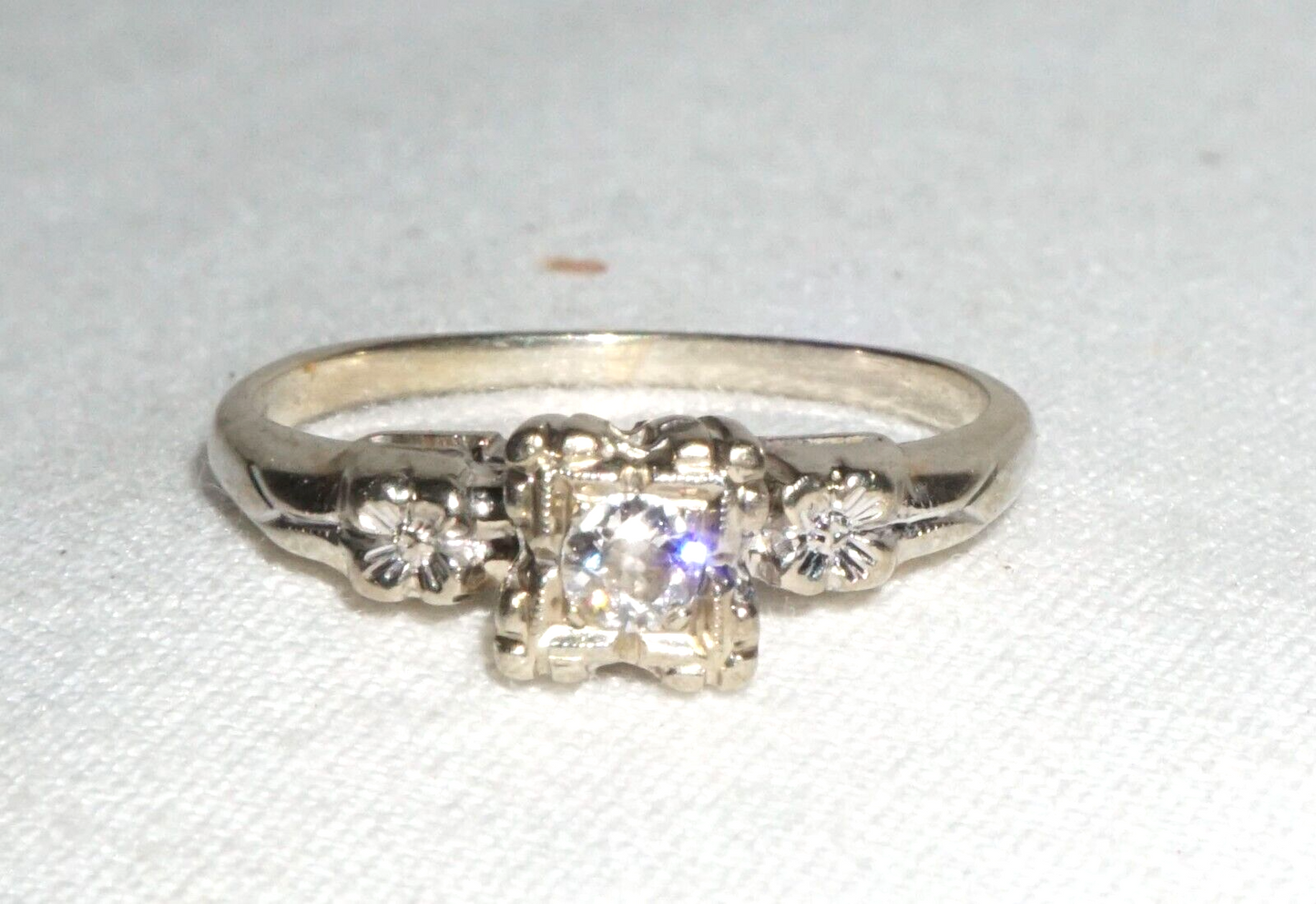 Vintage  14k White Gold Engagement Ring Sz.5.25 w. 1x Diamond Accent (BrM)L3