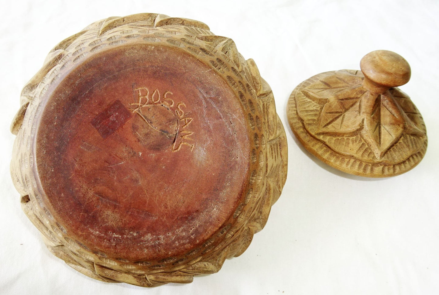 1980s Haitian Wooden Box w Relief Carved Leaf Motif signed Bossant  (Stea)