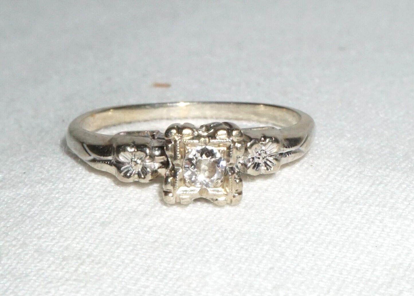 Vintage  14k White Gold Engagement Ring Sz.5.25 w. 1x Diamond Accent (BrM)L3
