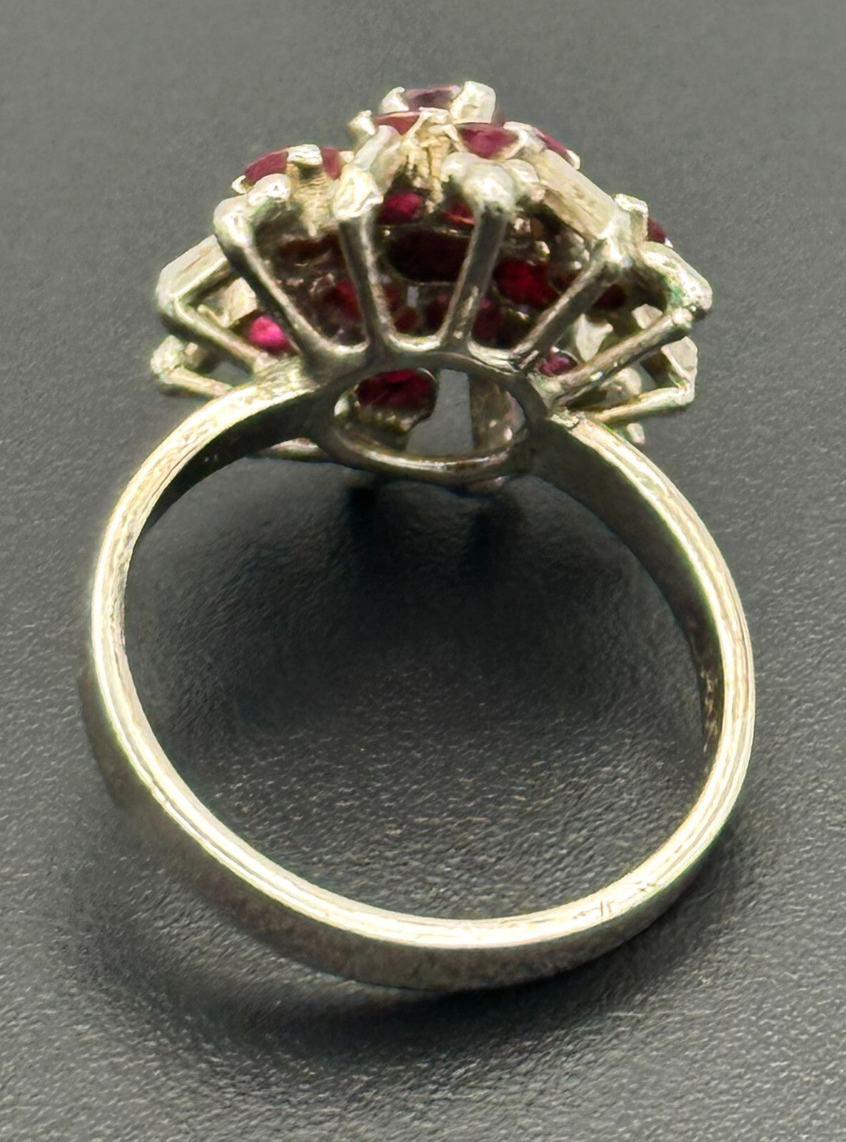 Vintage 14k White Gold Ring w Prong Set Ruby Starburst  Sz. 6 (NeW)