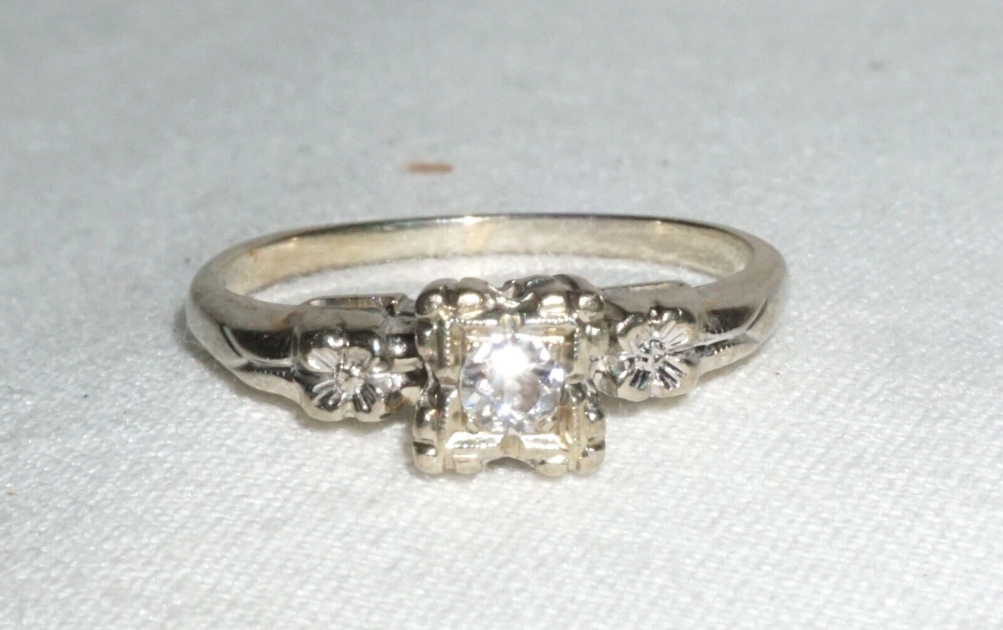 Vintage  14k White Gold Engagement Ring Sz.5.25 w. 1x Diamond Accent (BrM)L3