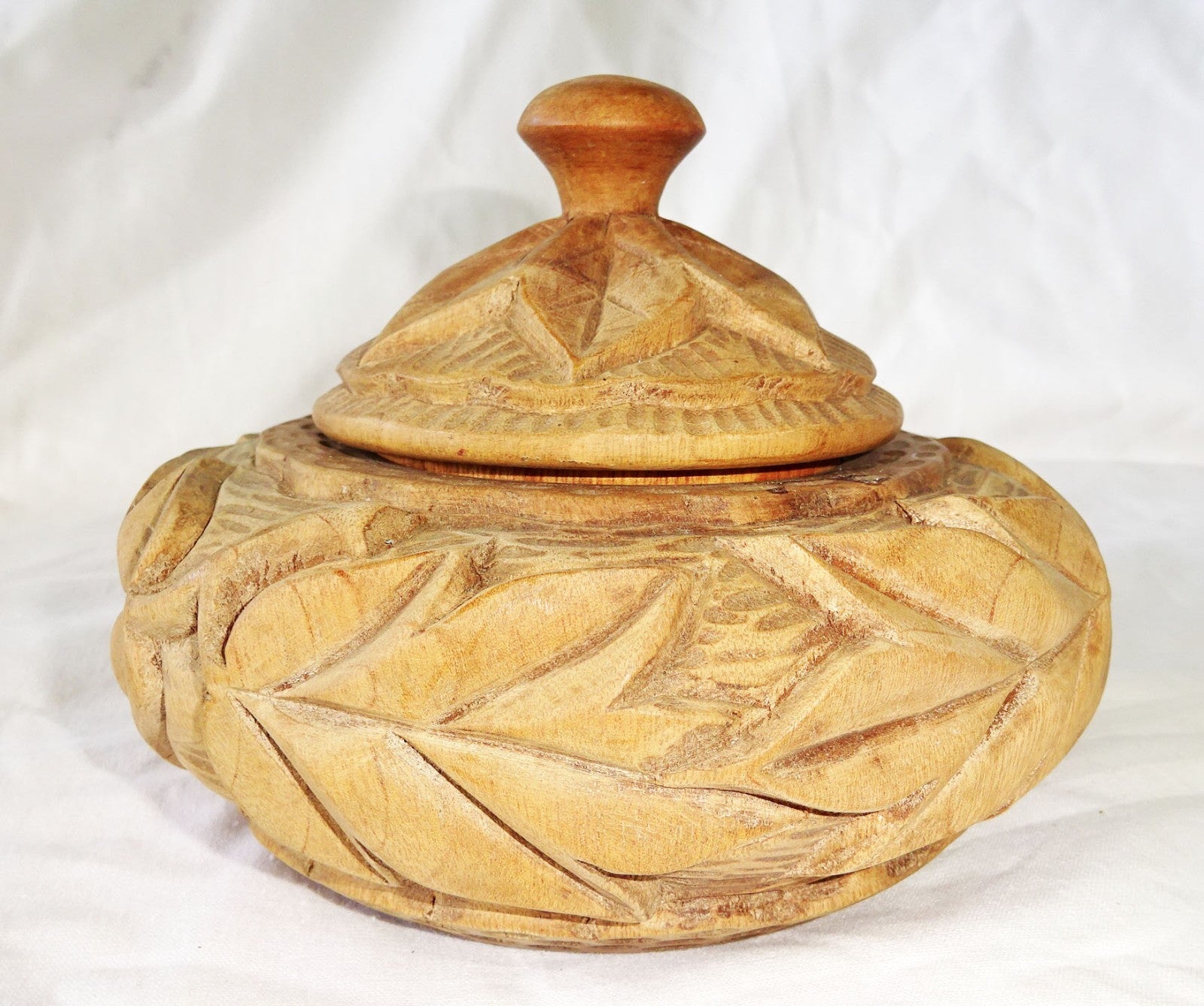 1980s Haitian Wooden Box w Relief Carved Leaf Motif signed Bossant  (Stea)