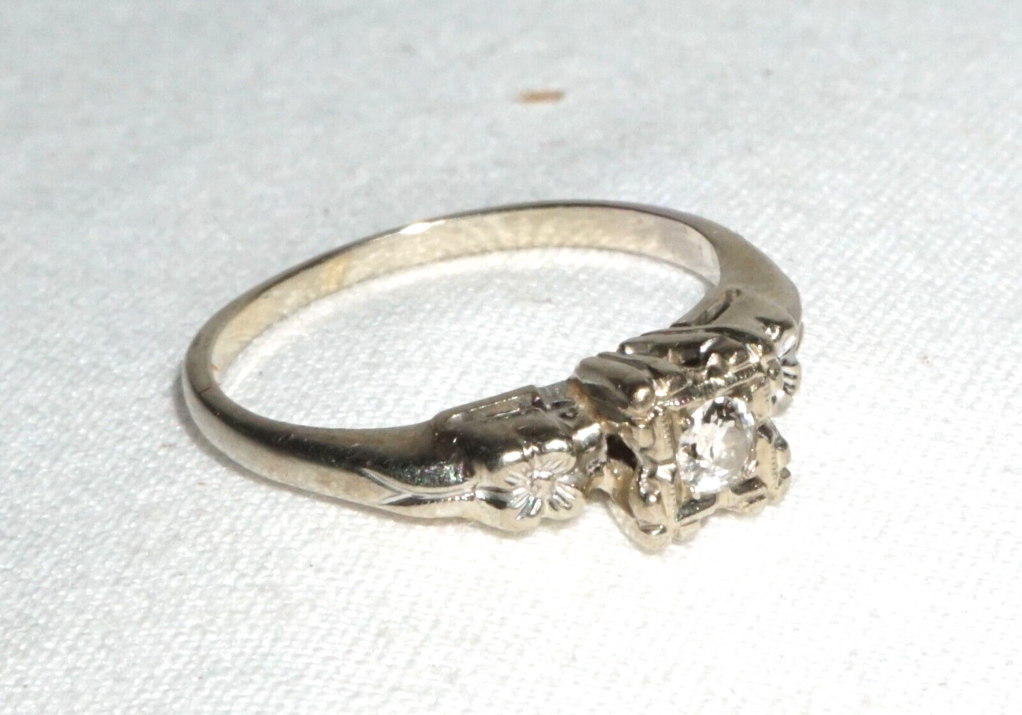 Vintage  14k White Gold Engagement Ring Sz.5.25 w. 1x Diamond Accent (BrM)L3