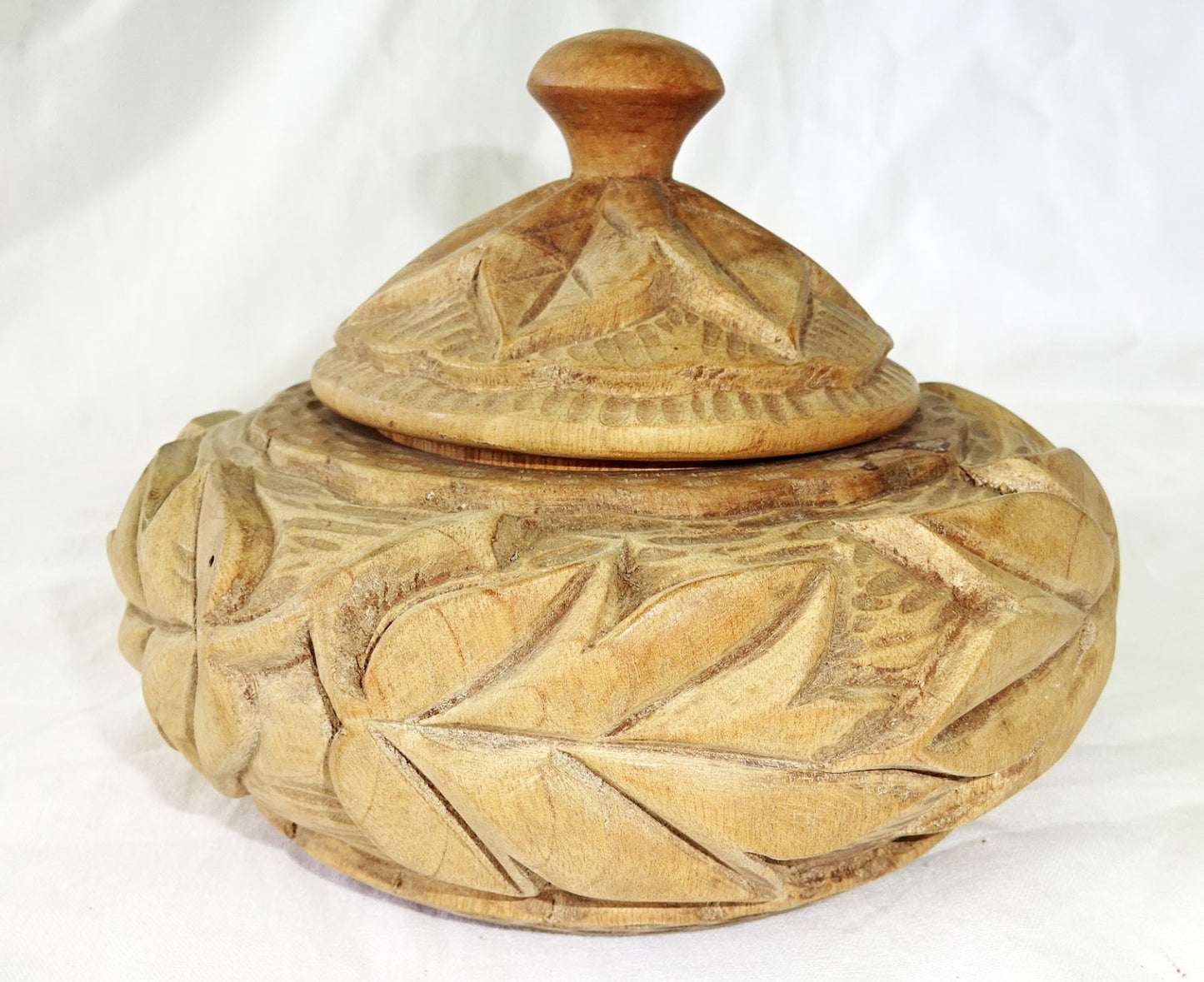 1980s Haitian Wooden Box w Relief Carved Leaf Motif signed Bossant  (Stea)