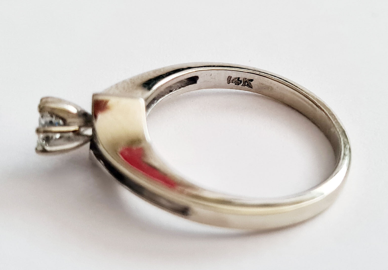 US 14k White Gold Wedding Ring Sz.5 set w. 1x Diamond 0.25ct.  (WMH)9f