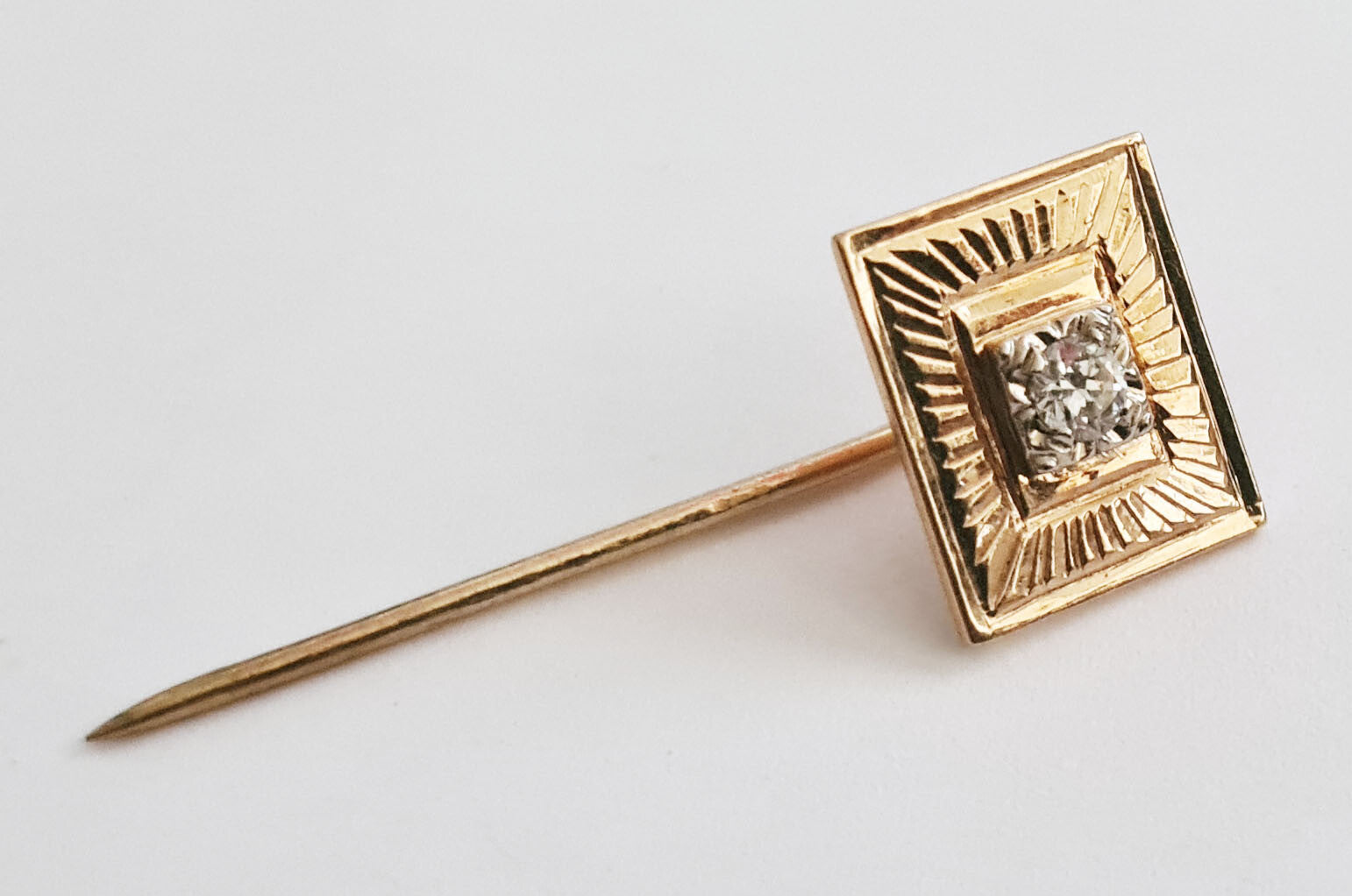 Antique 14k Yellow Gold Pin w. Diamond Accent 0.17ct.  (PiC)