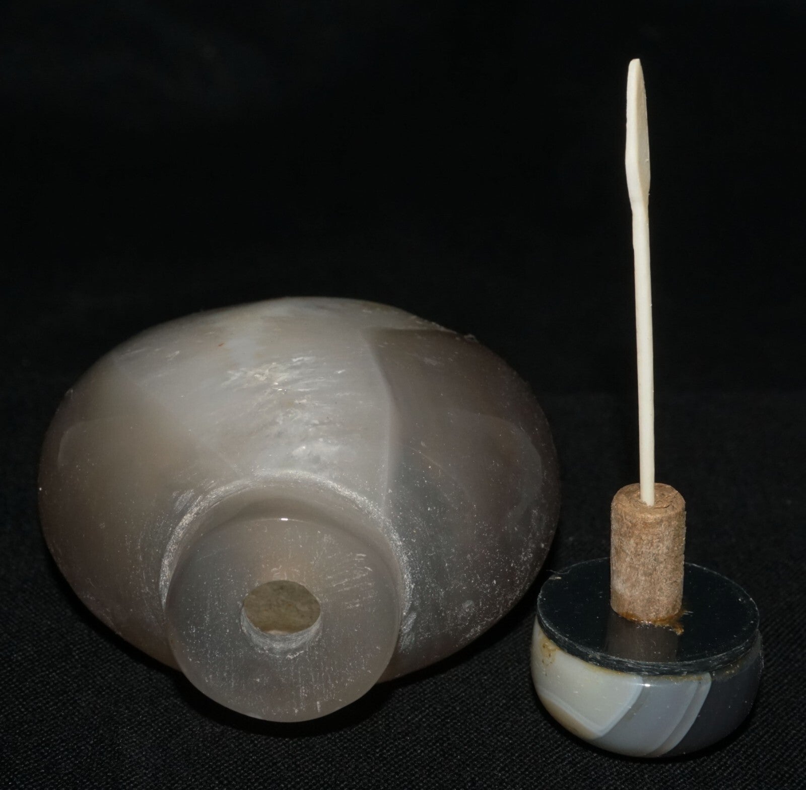 Vintage Chinese Two Tone Banded Agate Carved Snuff Bottle  (LeS) G17